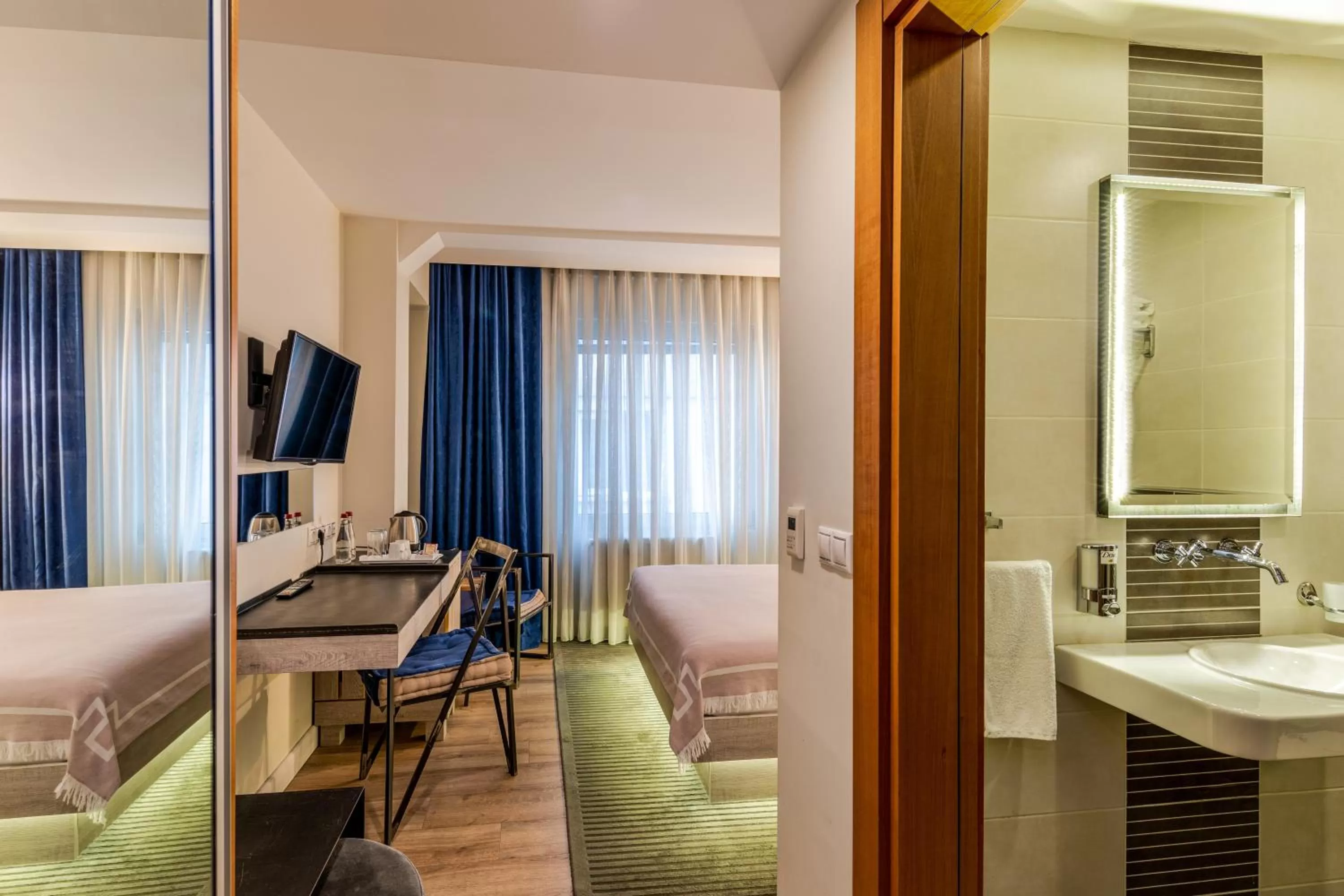 TV and multimedia, Bed in Parkhouse Hotel & Spa