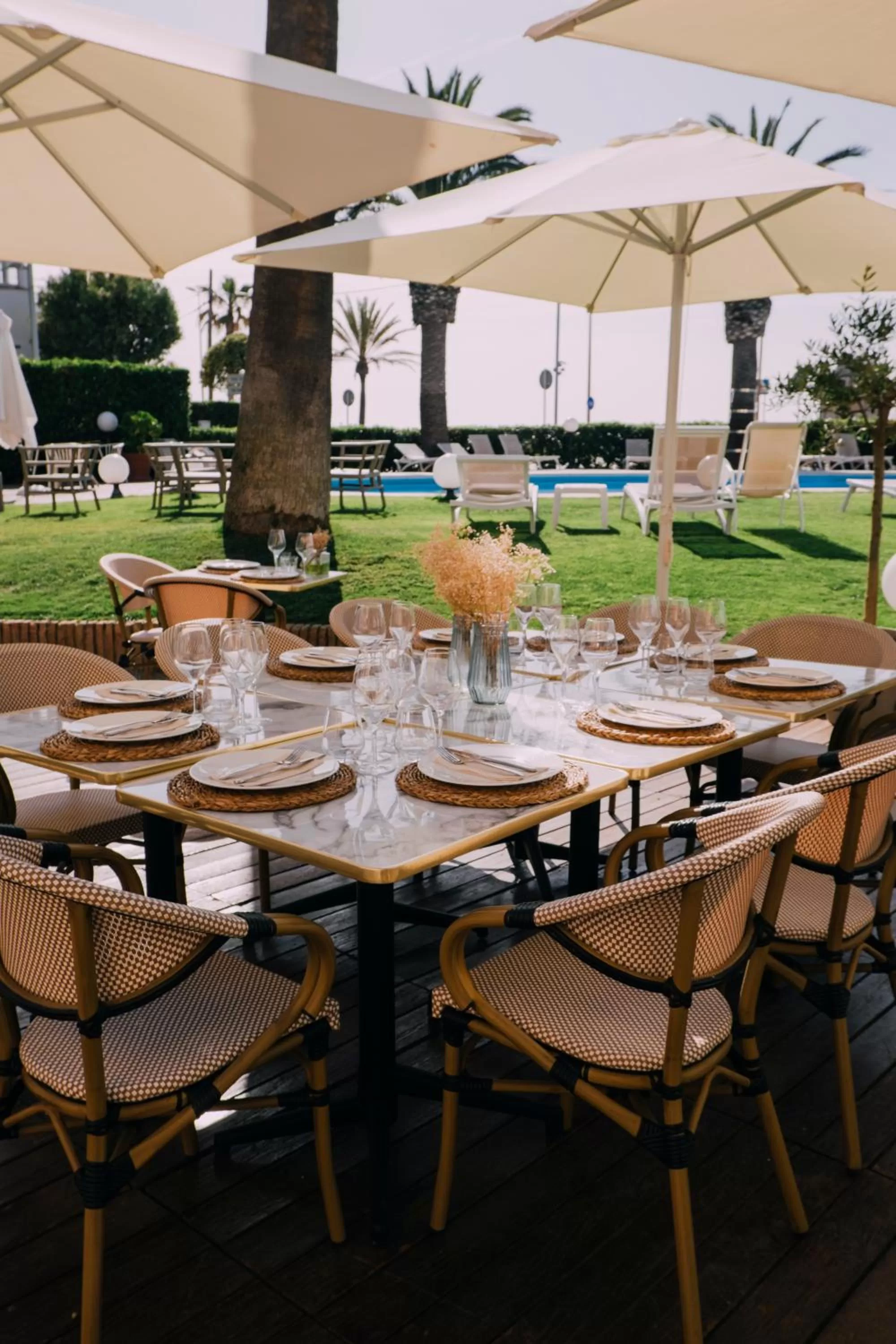 Restaurant/places to eat in Hotel Subur Maritim