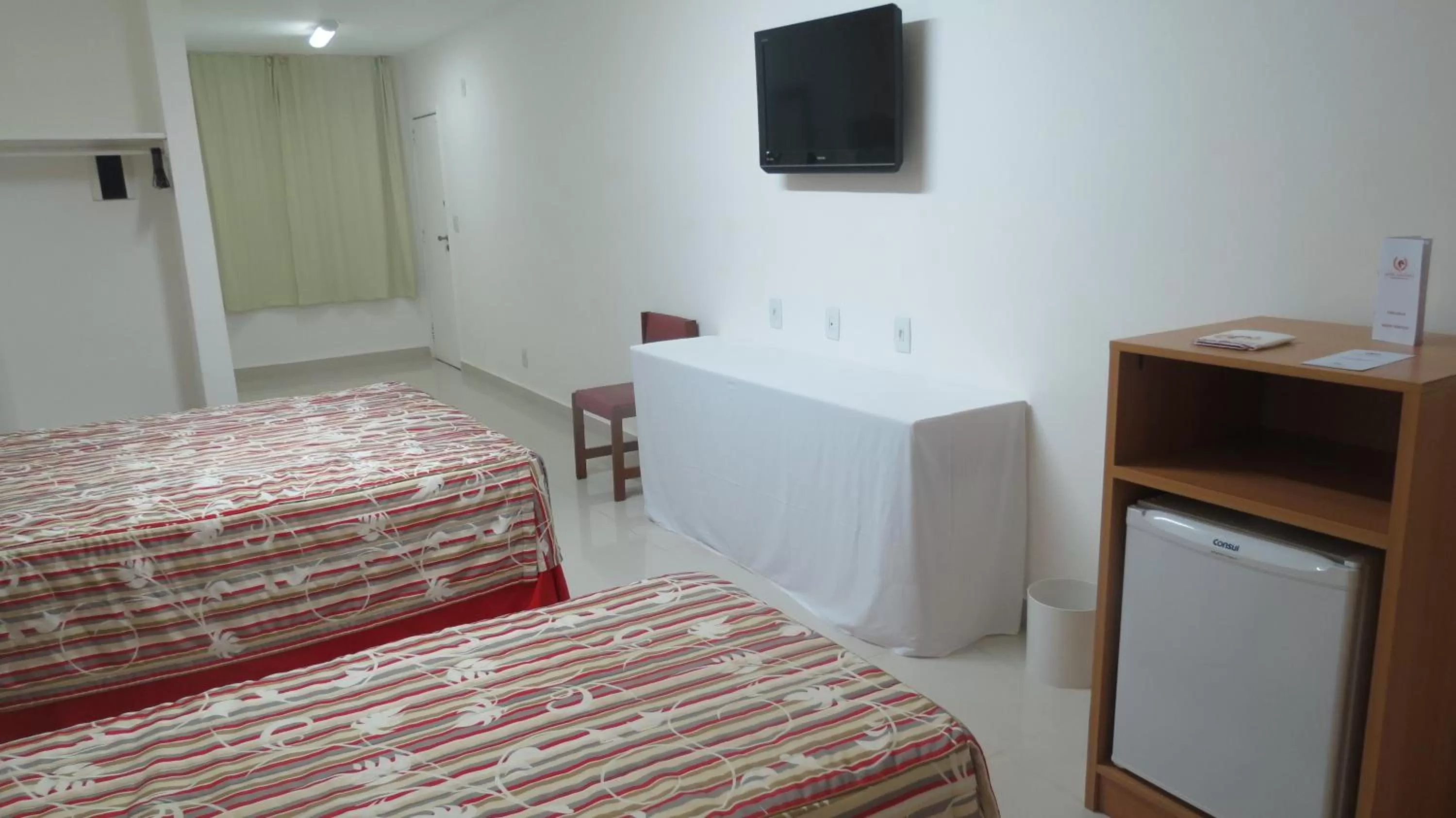 Bed, TV/Entertainment Center in Atlântico Centro Apartments