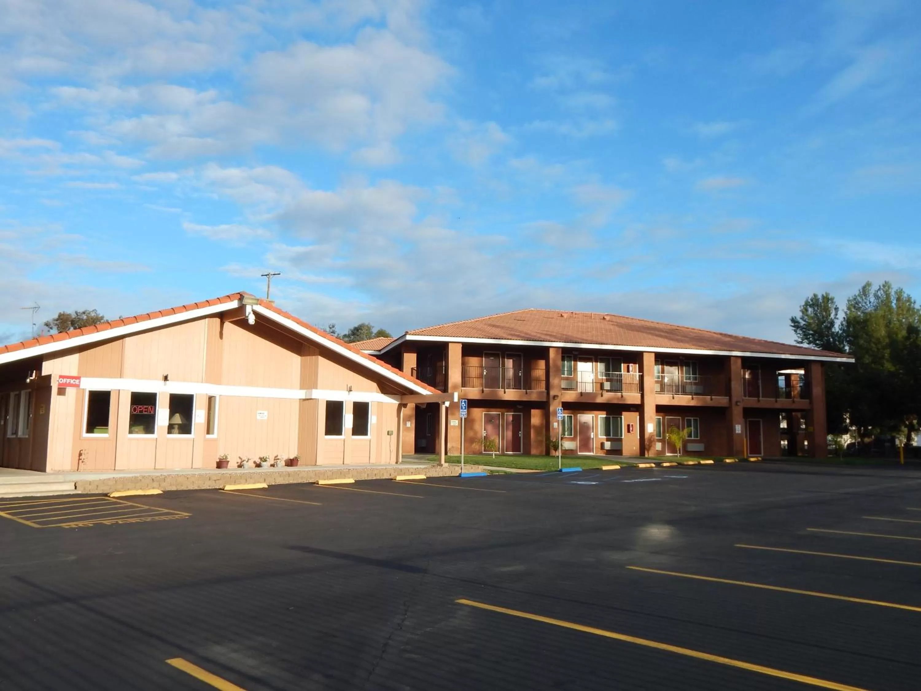 Property building in Rancho California Inn Temecula