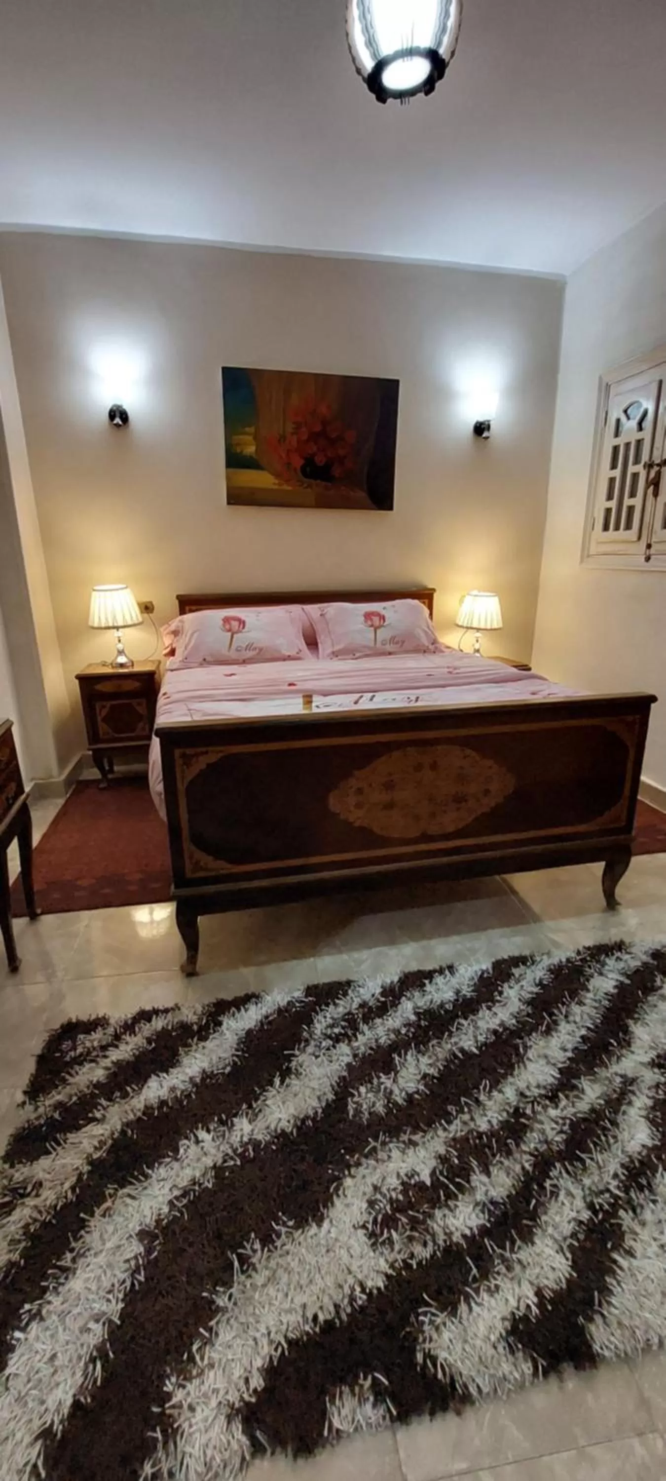 Bed in pyramid Giza city inn