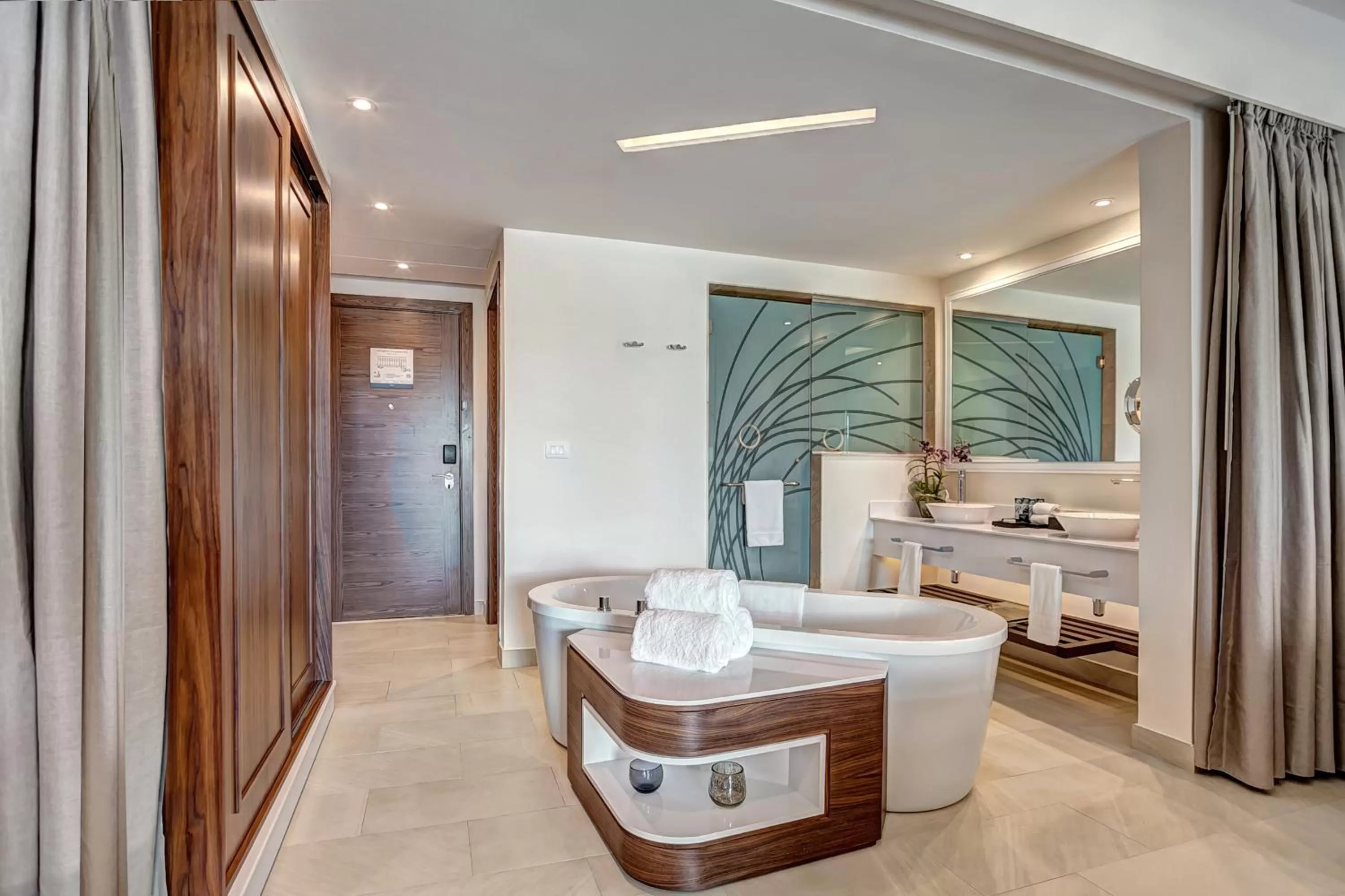 Bathroom, Bed in Royalton Negril, An Autograph Collection All-Inclusive Resort