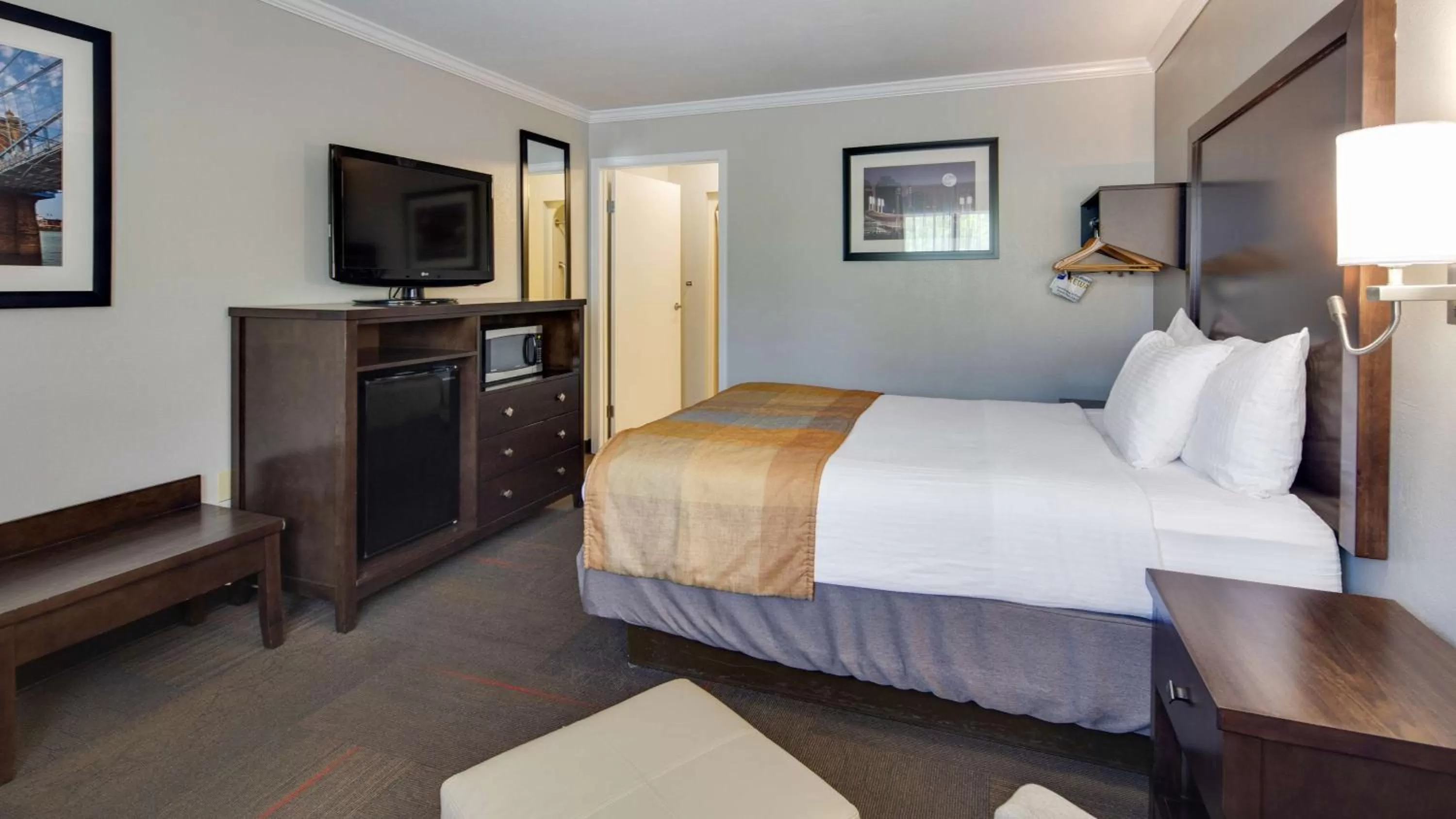 Photo of the whole room, Bed in Best Western Clermont