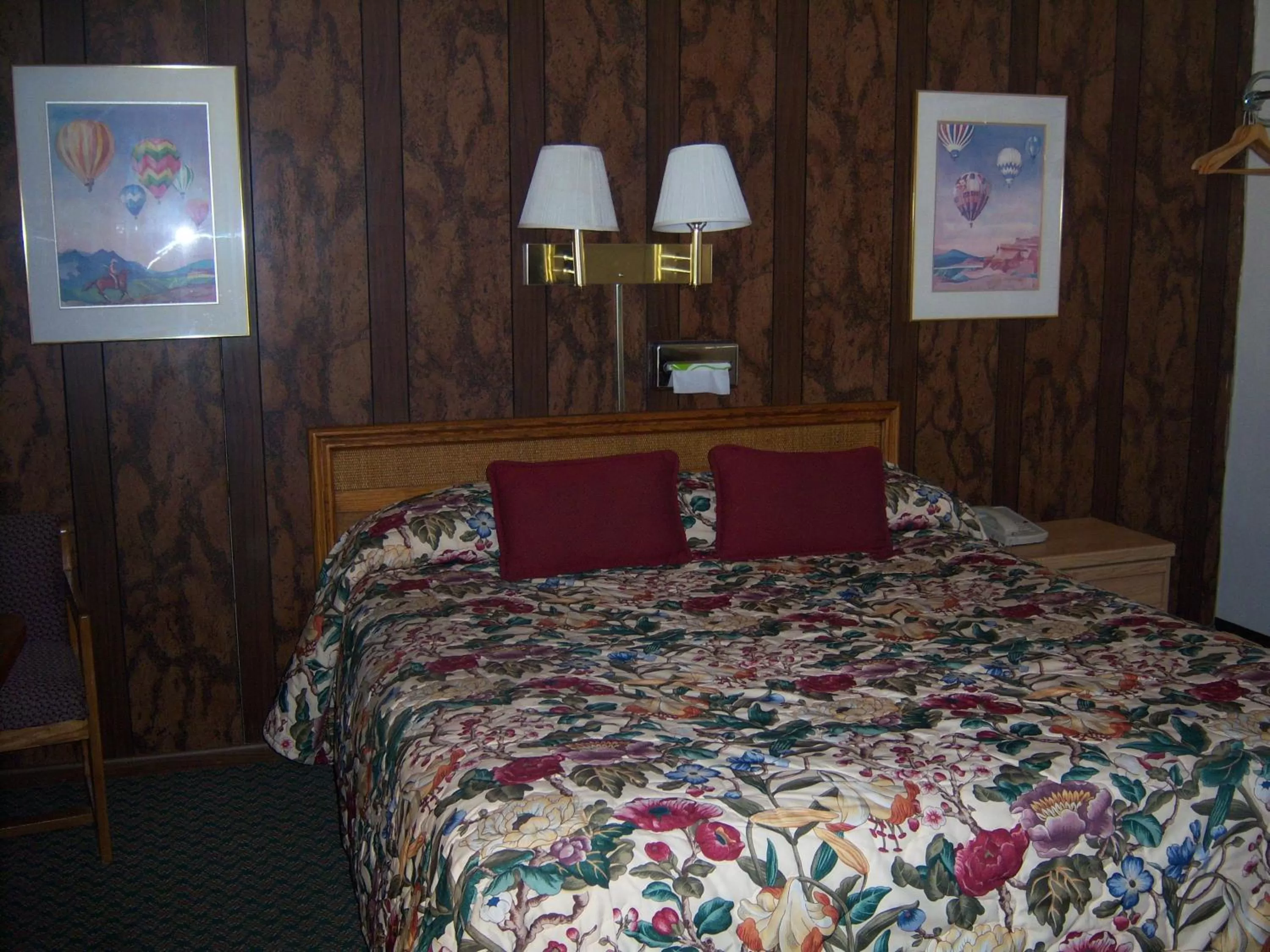 Bedroom, Bed in Shasta Dam Motel