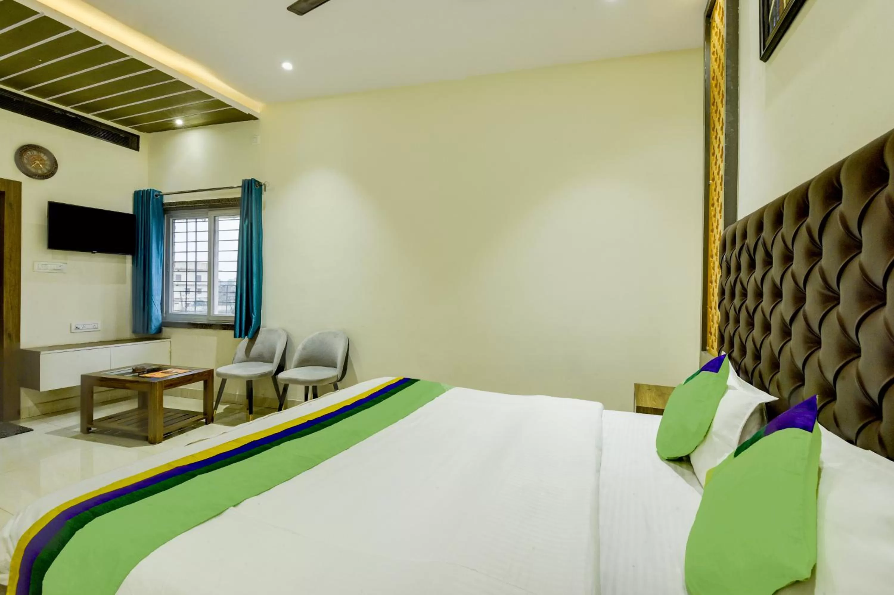 Bedroom, Bed in Treebo Winsome Banquet And Resort