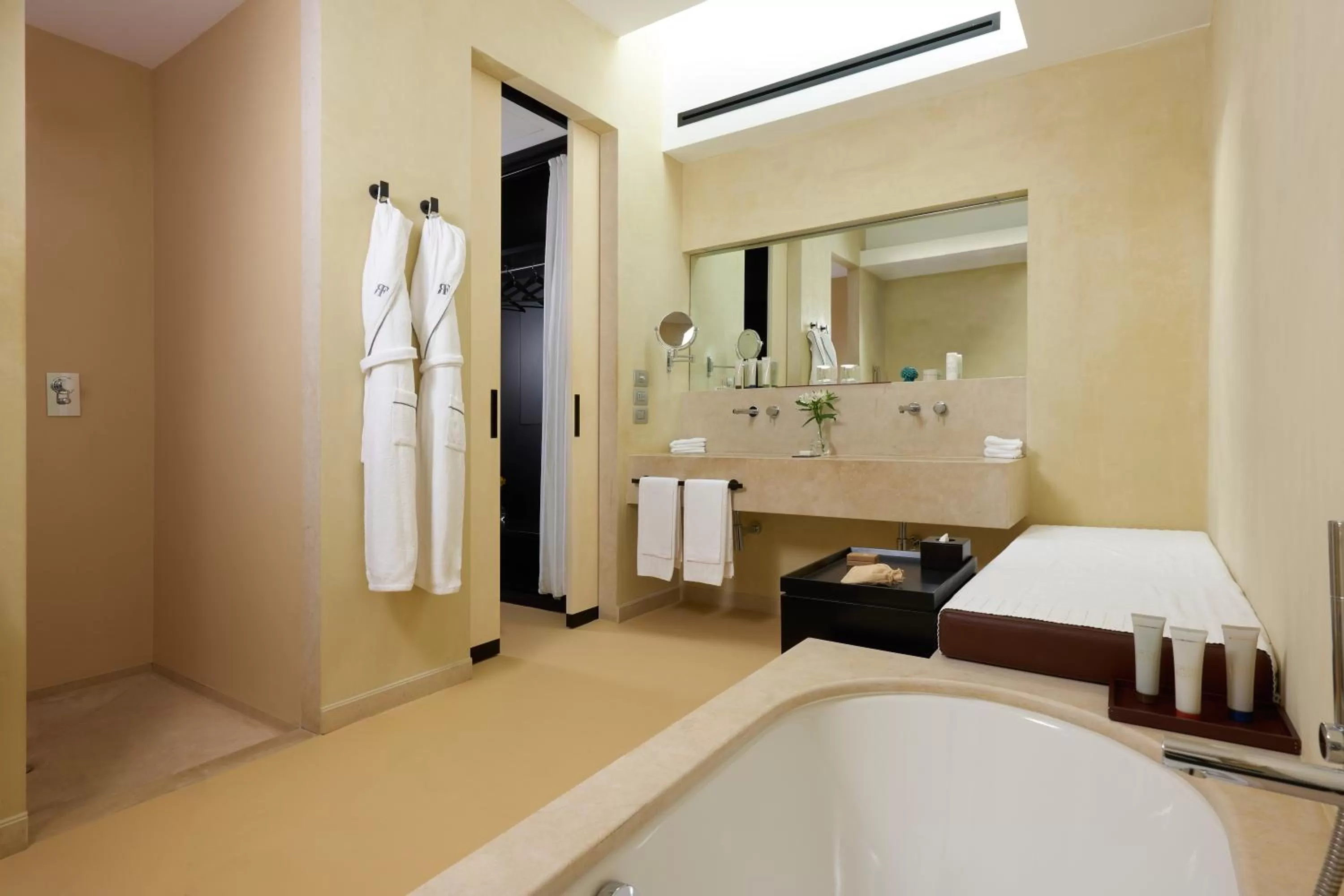 Bathroom, Bed in Verdura Resort