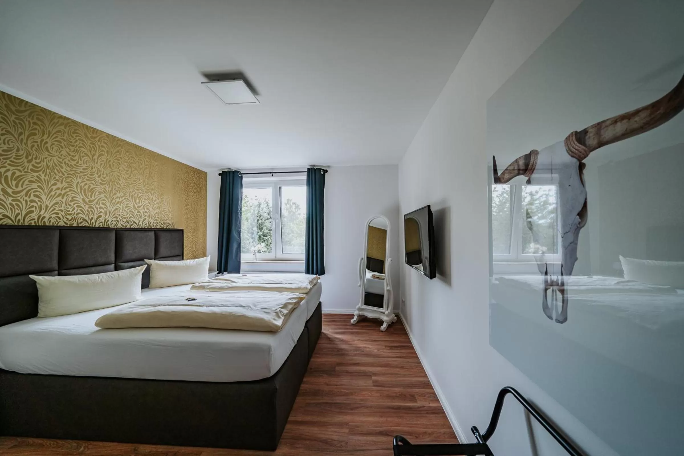 Photo of the whole room, Bed in RobrookS Hotel Garni