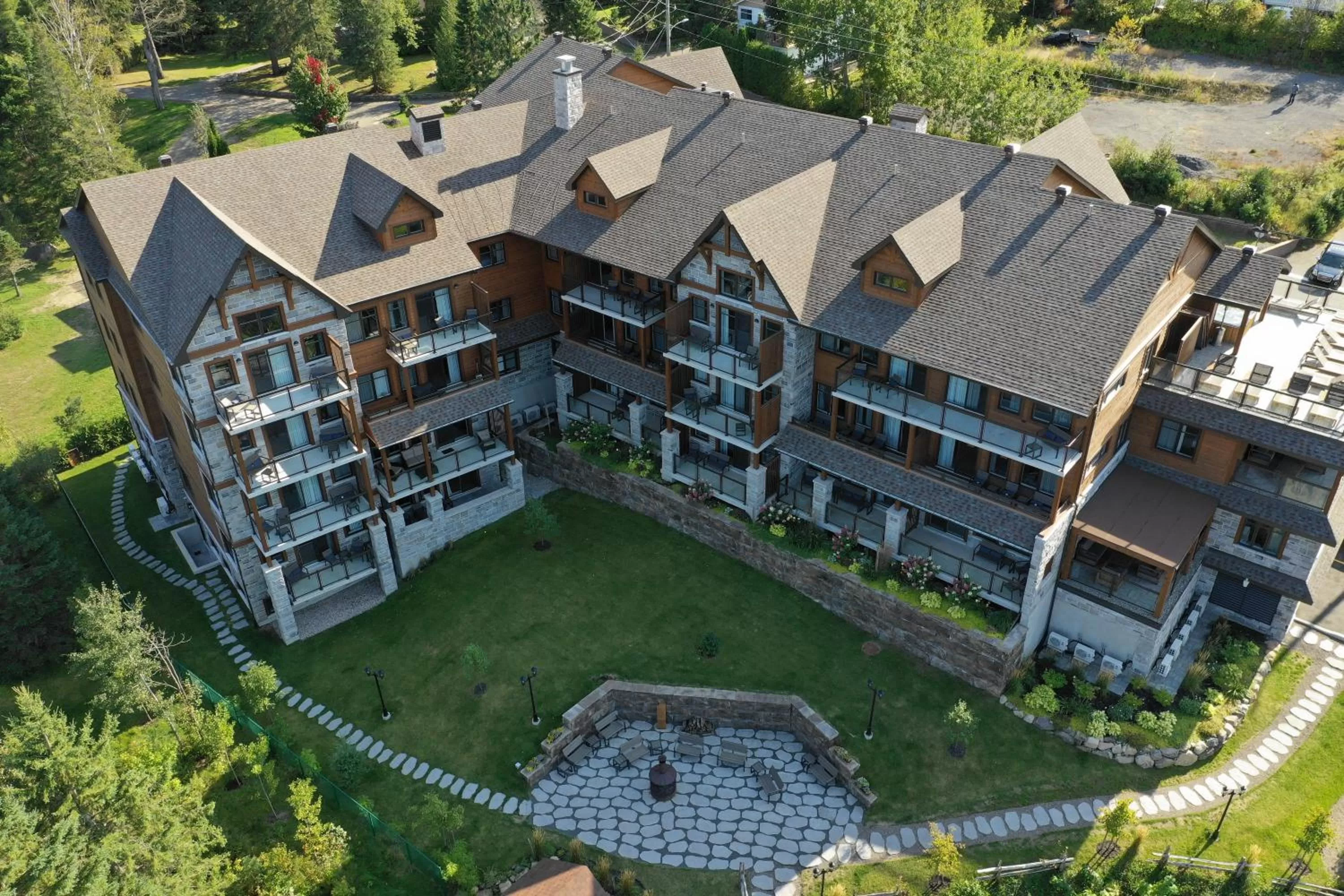 Property building in Le Viking Resort