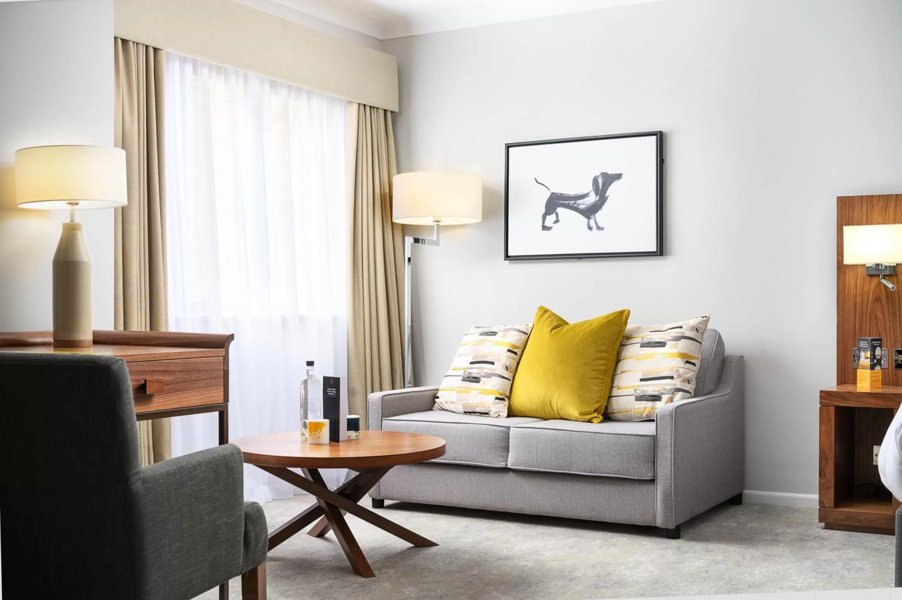 Photo of the whole room in voco Oxford Spires by IHG