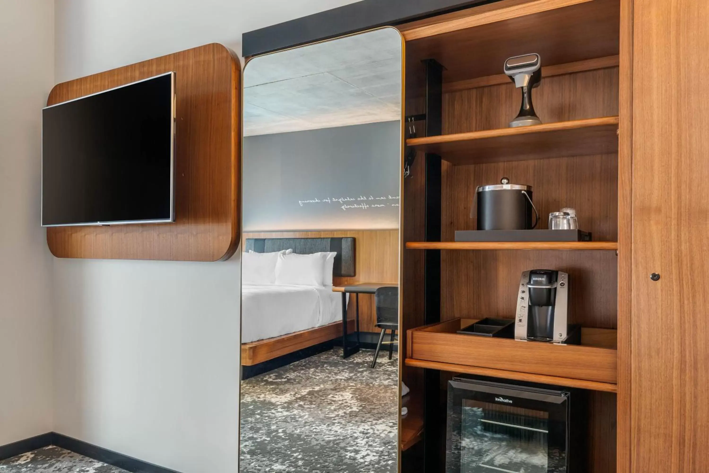 Superior King Room - Non Smoking in Cambria Hotel Boston Downtown - Seaport Superior King Room - Non Smoking in Cambria Hotel Boston Downtown - Seaport