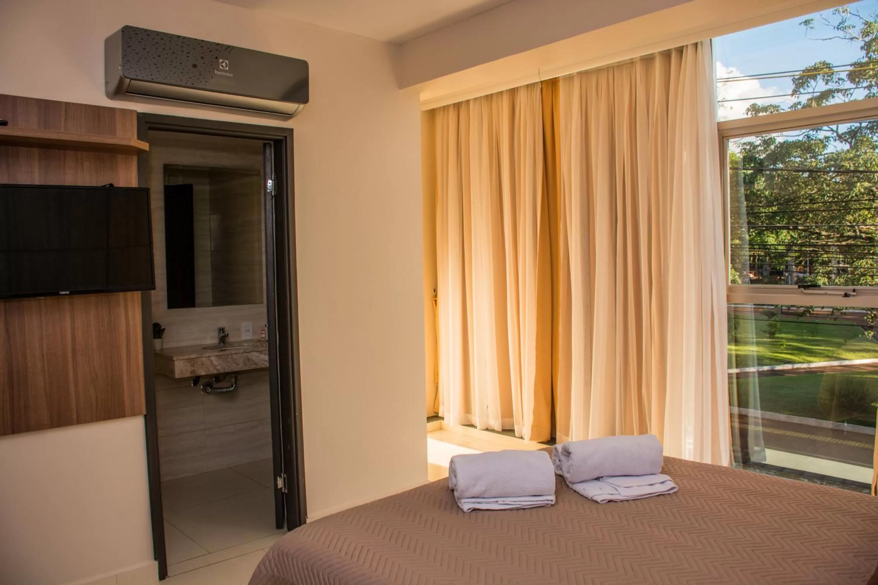 View (from property/room), Bed in SERPYL Plaza Hotel