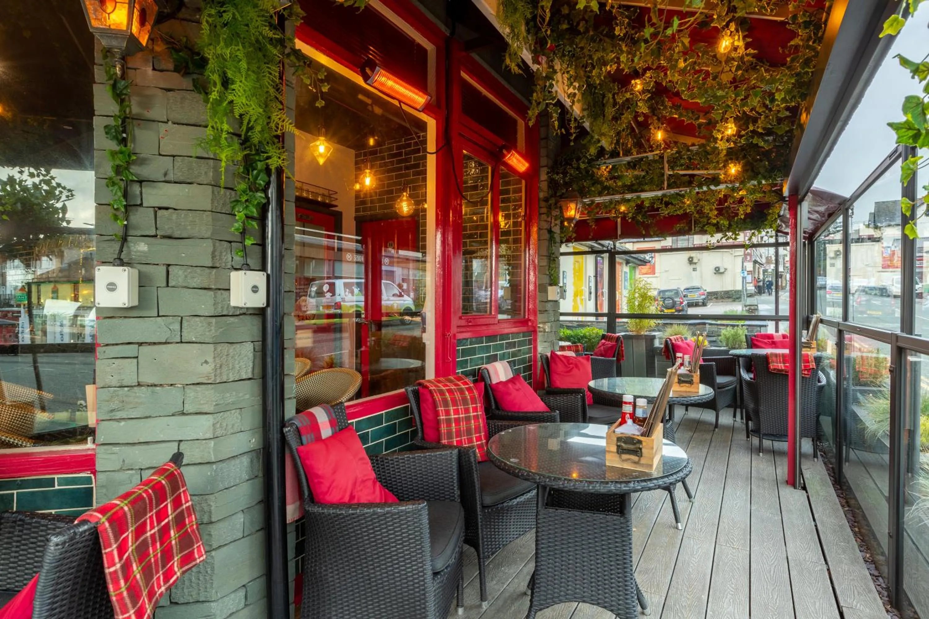 Restaurant/places to eat in Holly Lodge Guest House with FREE off site health club