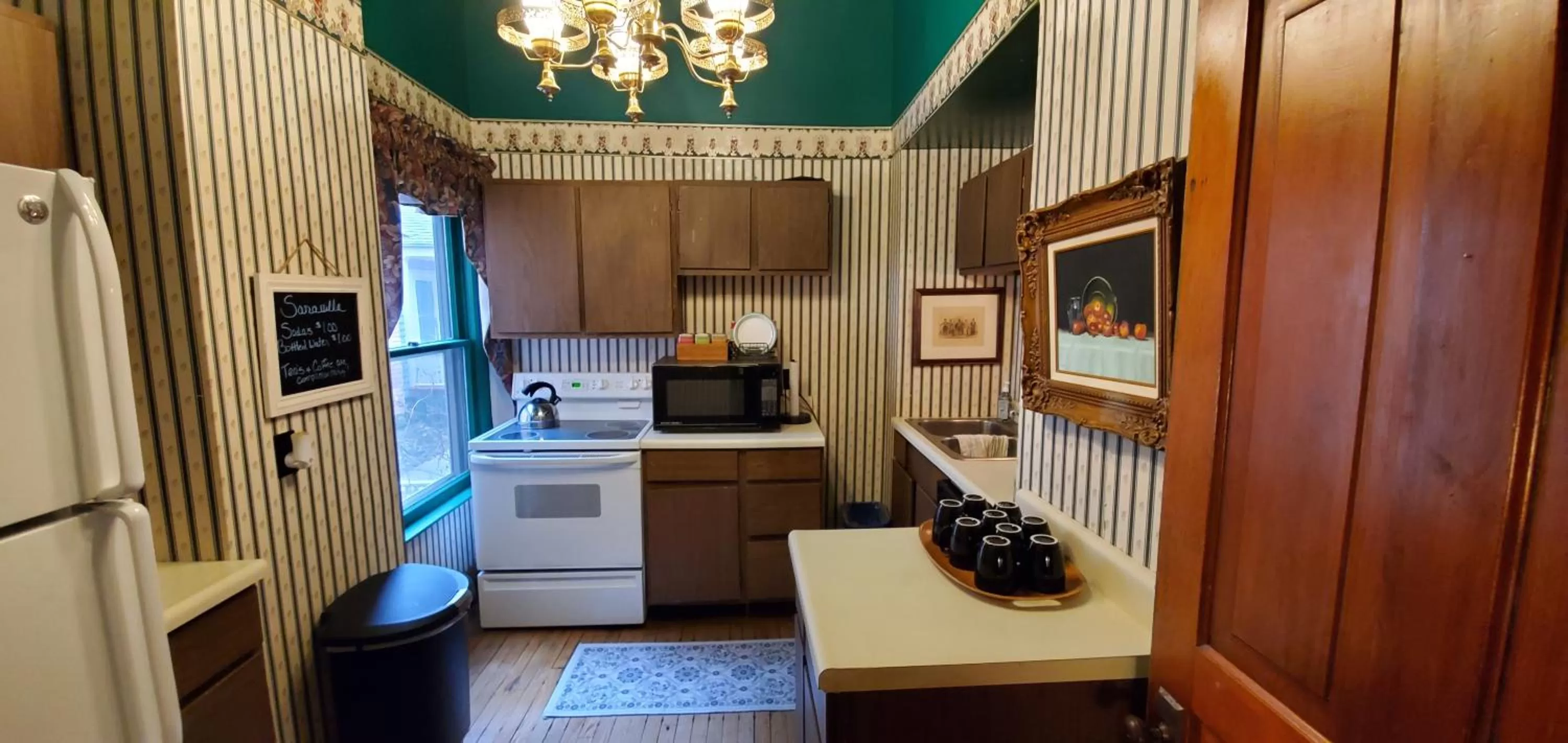 Kitchen or kitchenette in Saravilla Bed & Breakfast