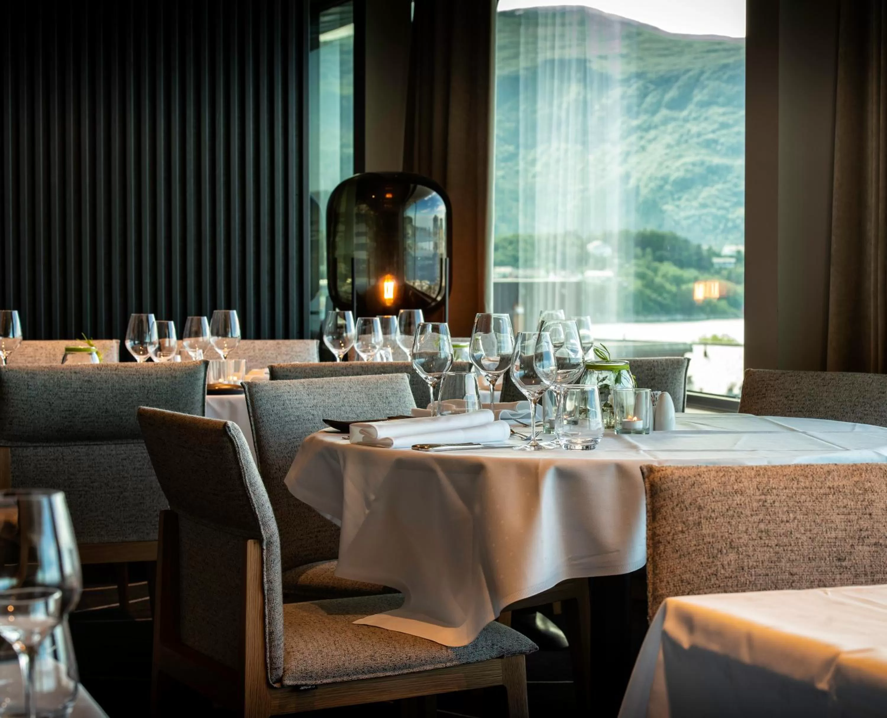 Restaurant/places to eat in Scandic Parken