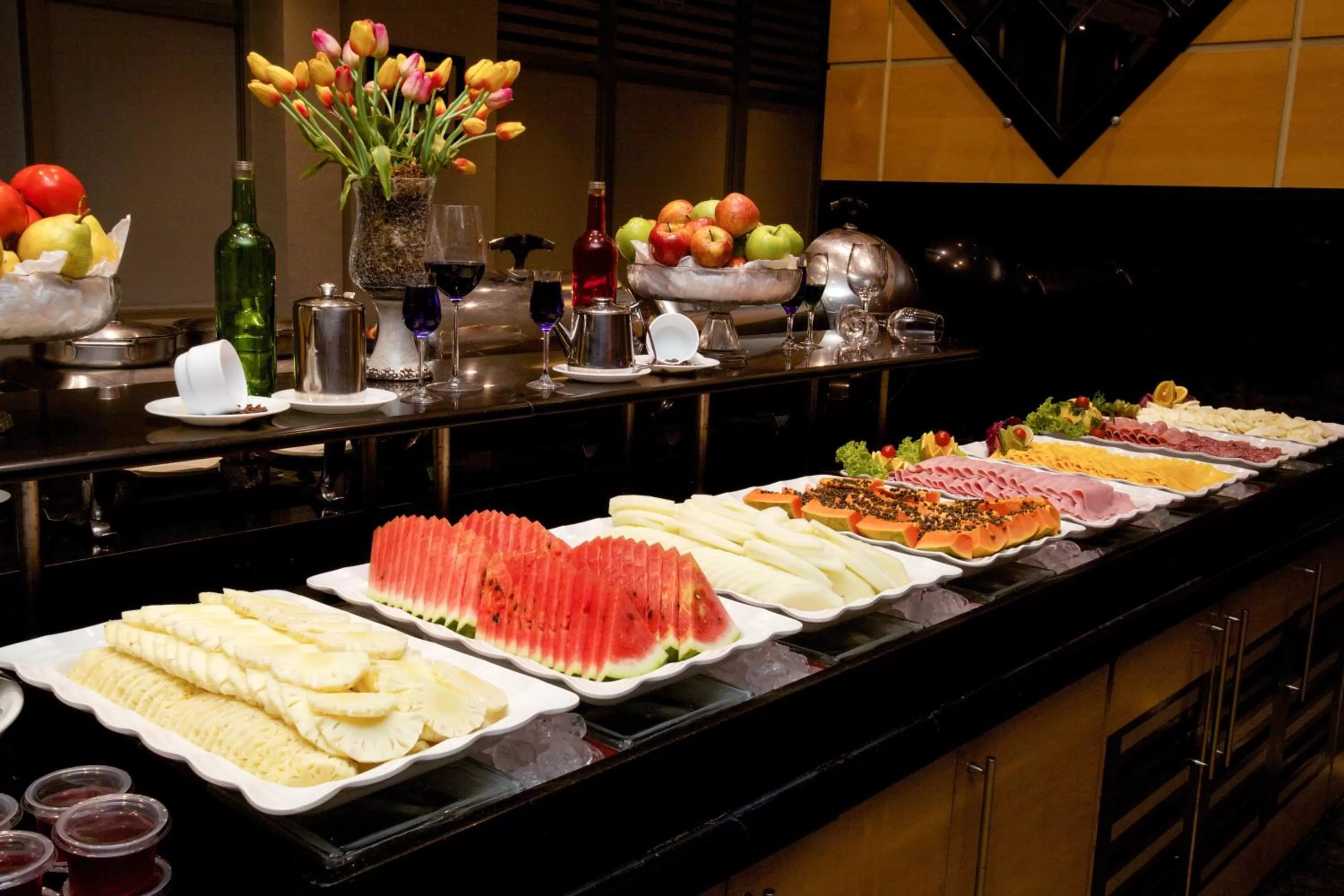 Buffet breakfast, Food in Bristol International Guarulhos