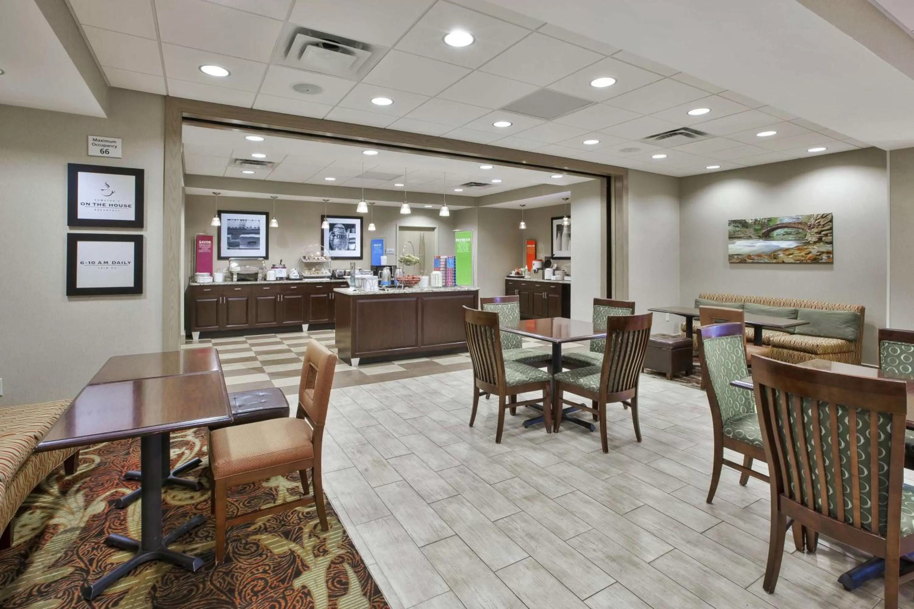 Dining area in Hampton Inn Brockport