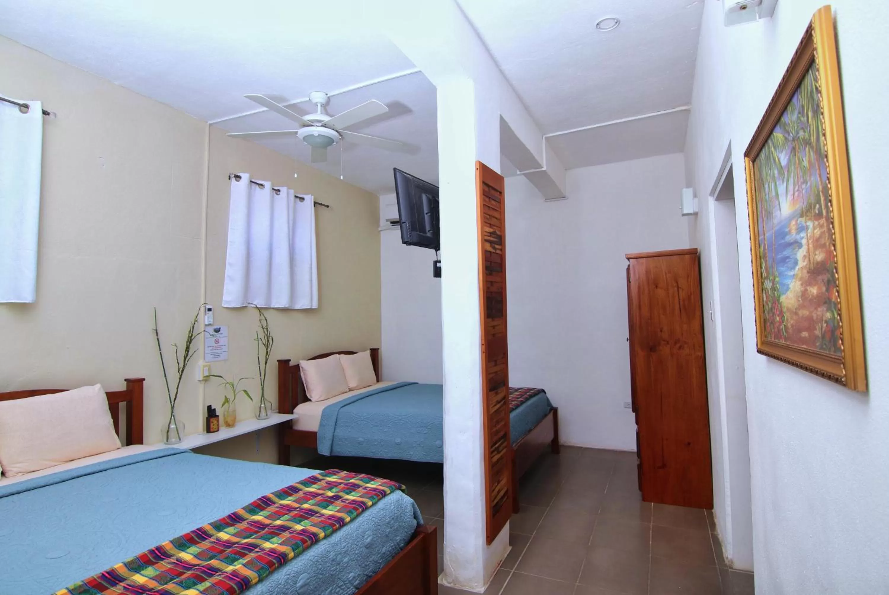 Photo of the whole room, Bed in Rainforest Haven Inn