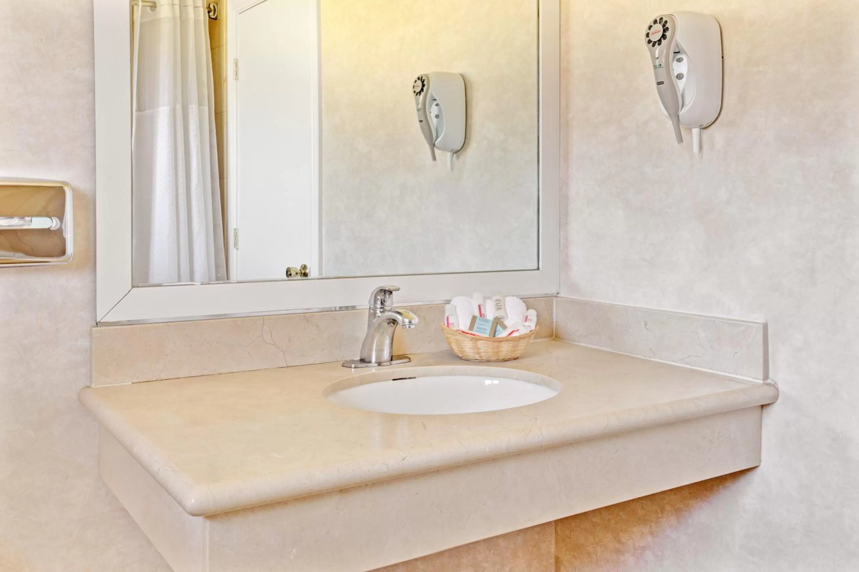 Business King Room - Non-Smoking in Travelodge by Wyndham Mill Valley/Sausalito