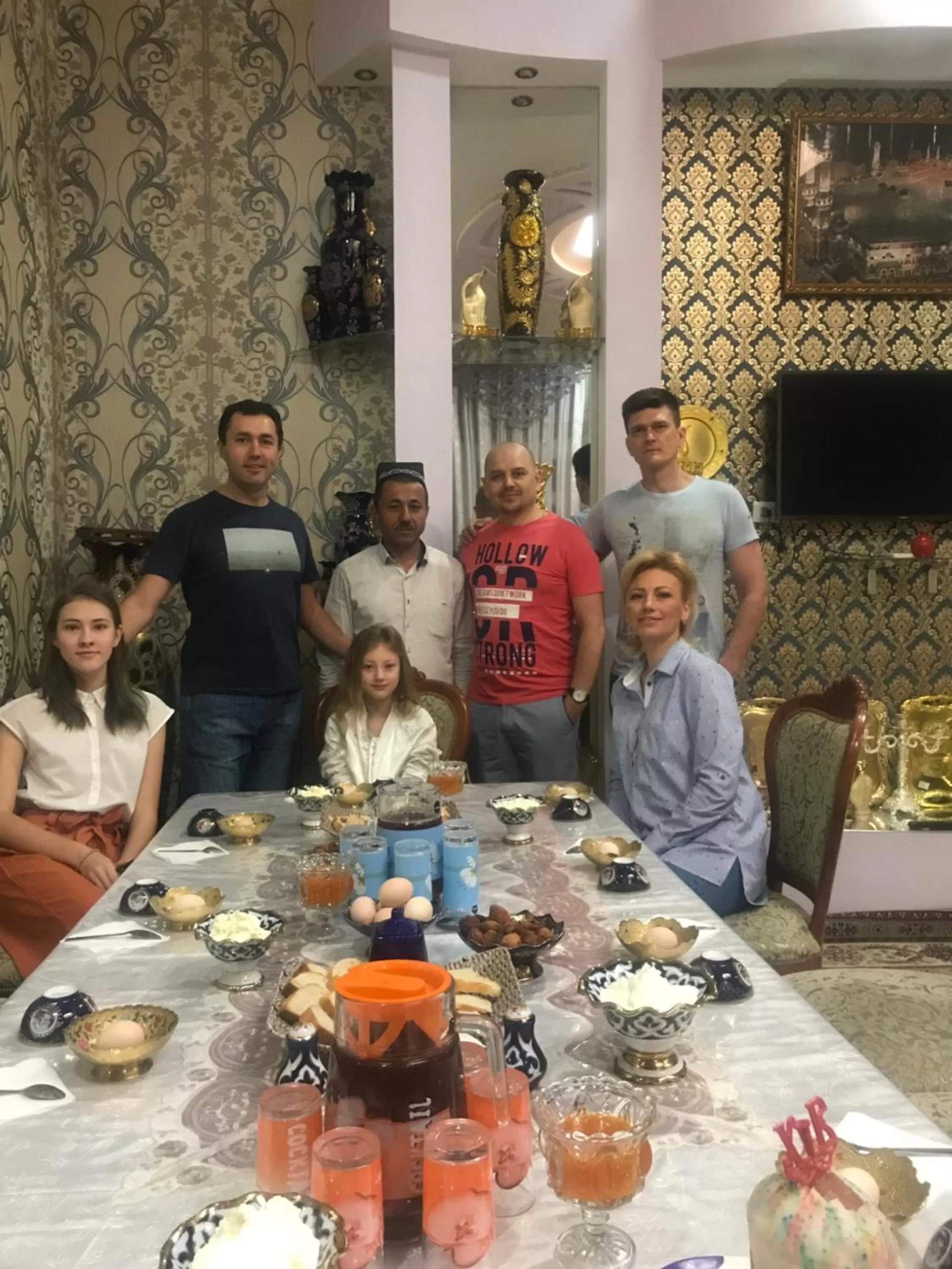 Restaurant/places to eat in Risqiro'z Ancient Boutique Hotel