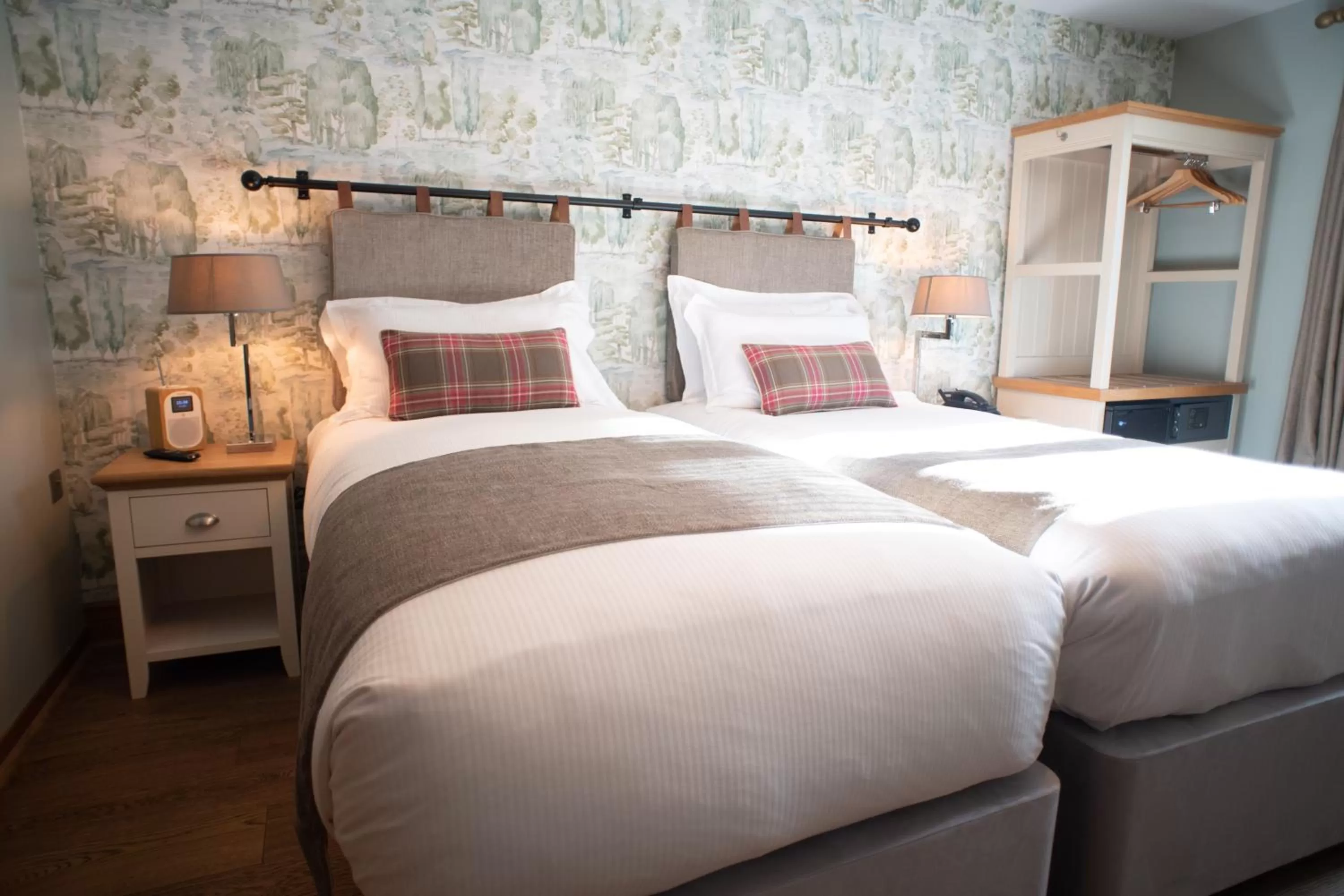 Bed in Cromwell Arms Country Pub with Rooms