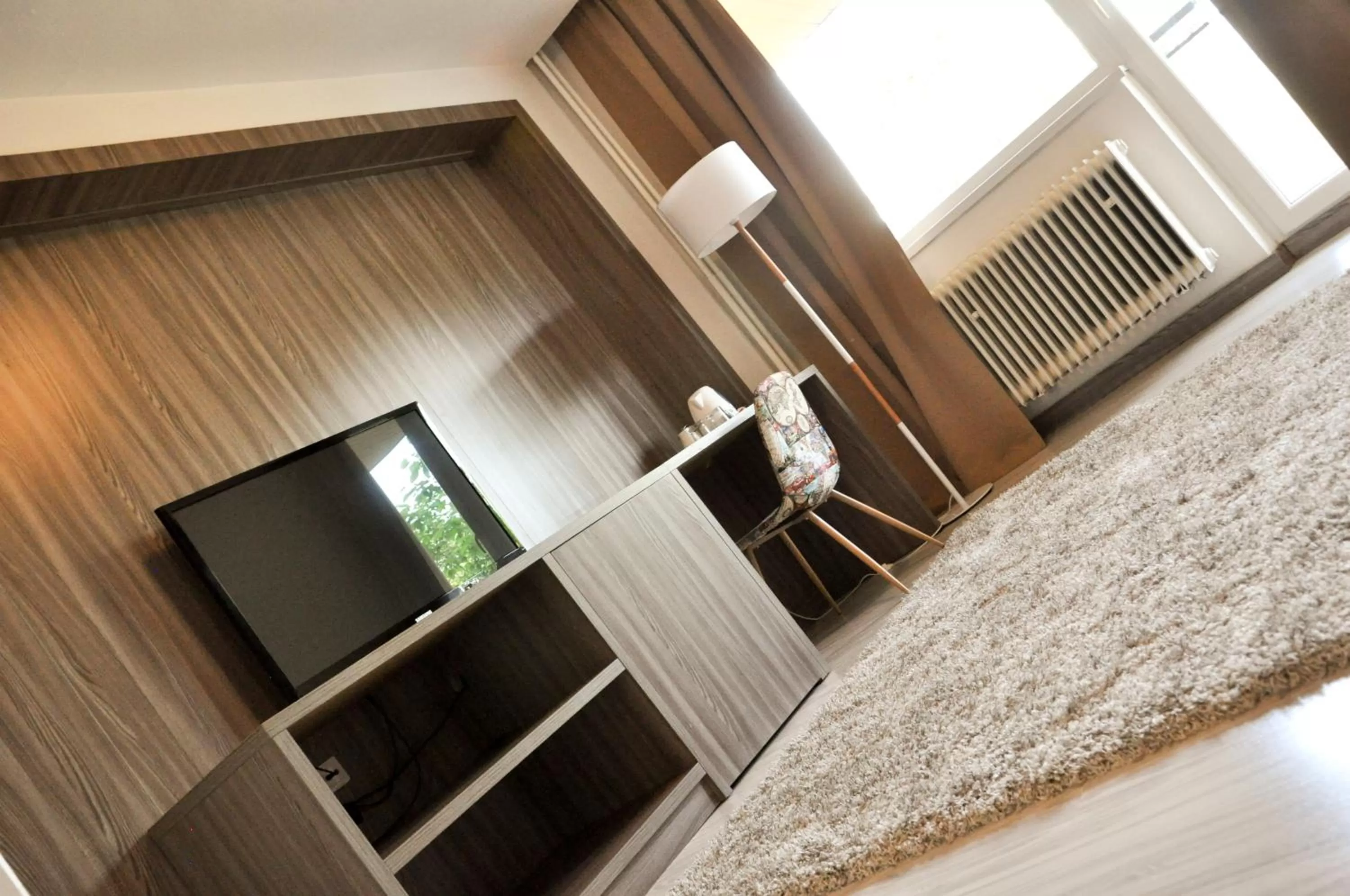 TV and multimedia, TV/Entertainment Center in Hotel Garni