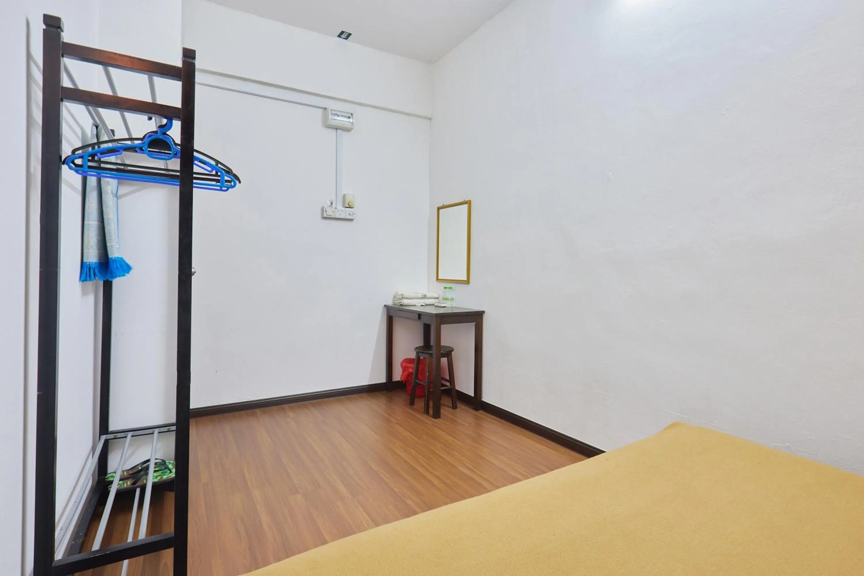 wardrobe, Bed in Uncle Guesthouse Kuala Terengganu