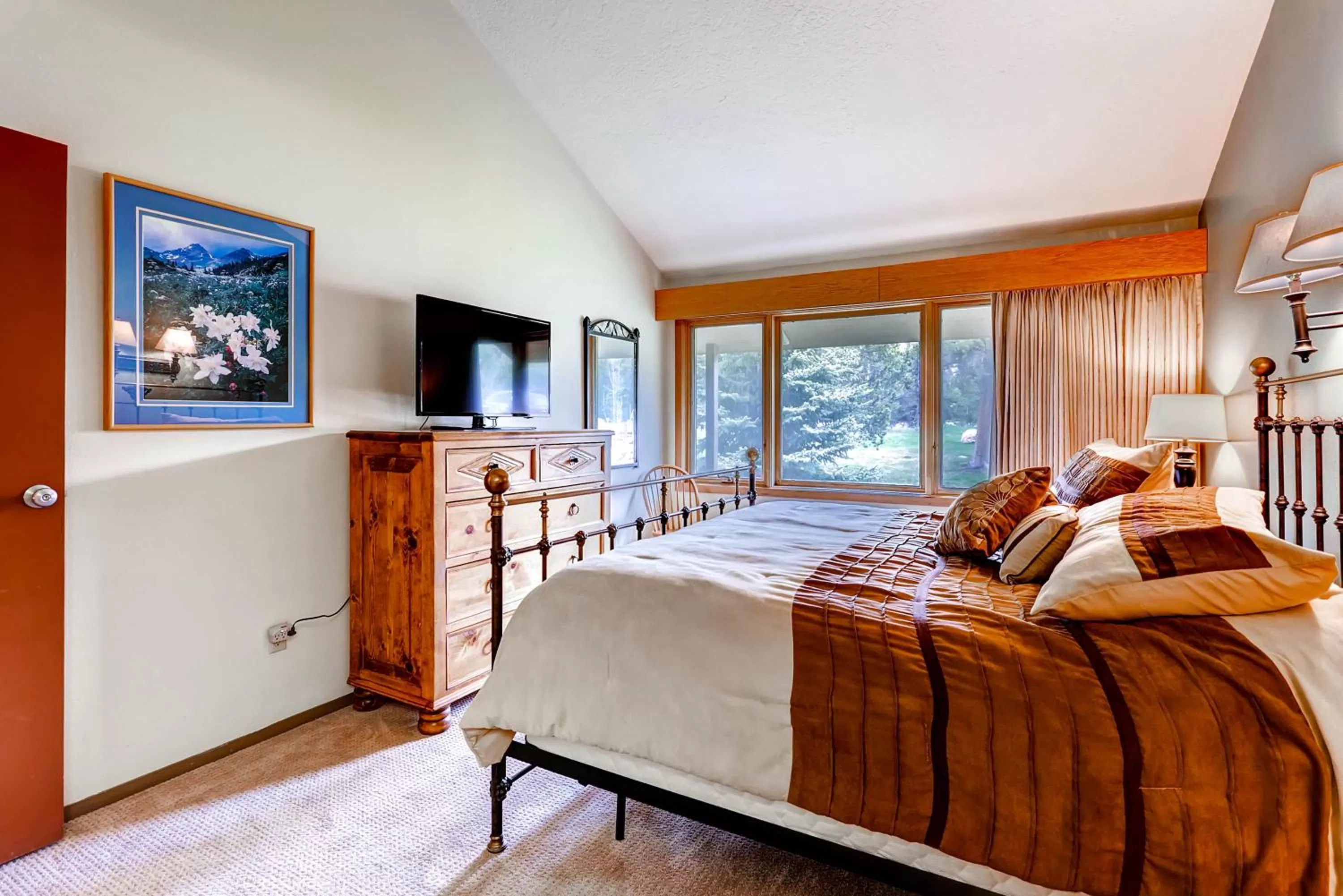 Bed in Lakeside Village by Vail Resorts