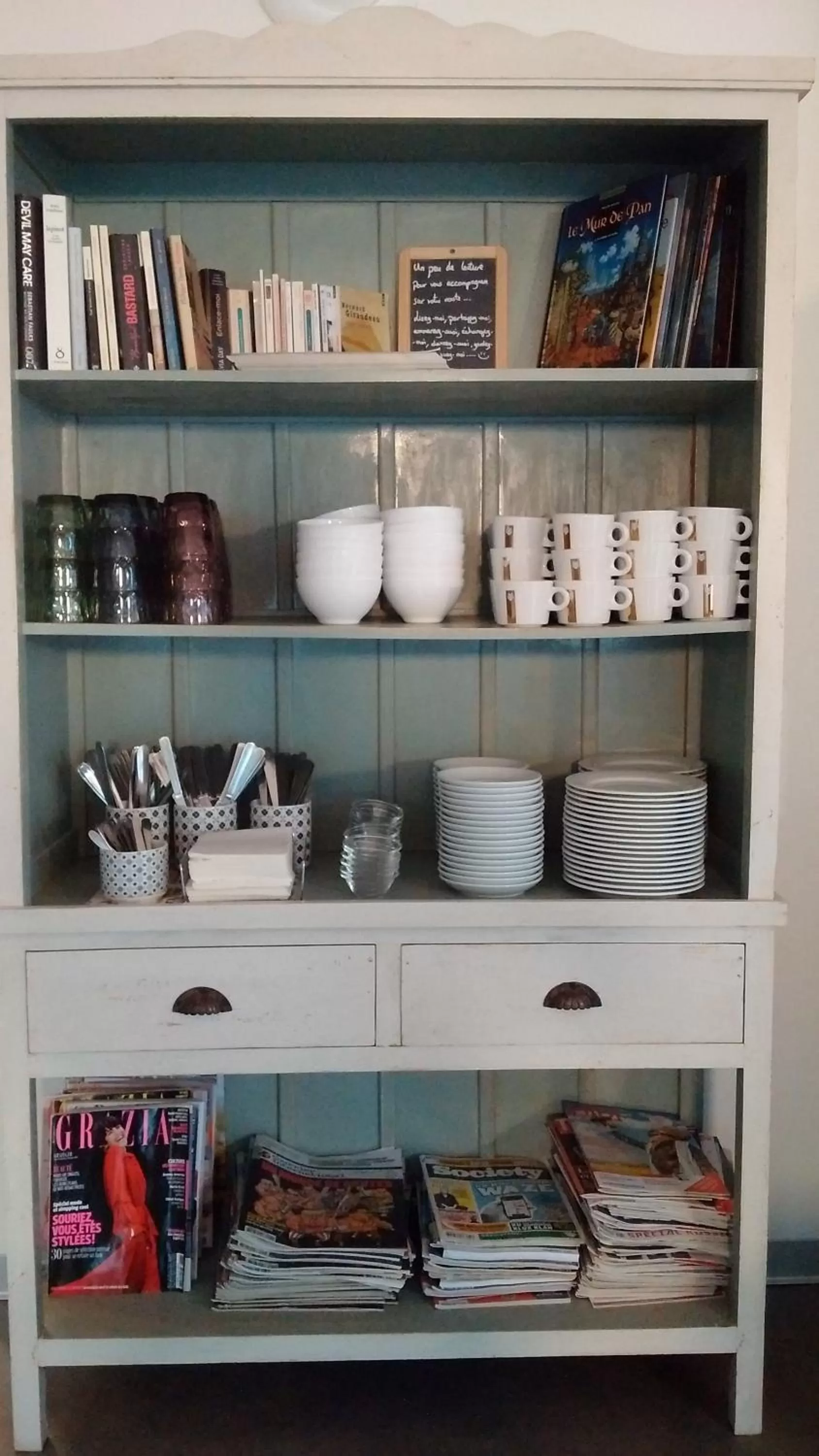 Communal lounge/ TV room in HALT HOTEL - Choisissez l'Hôtellerie Indépendante