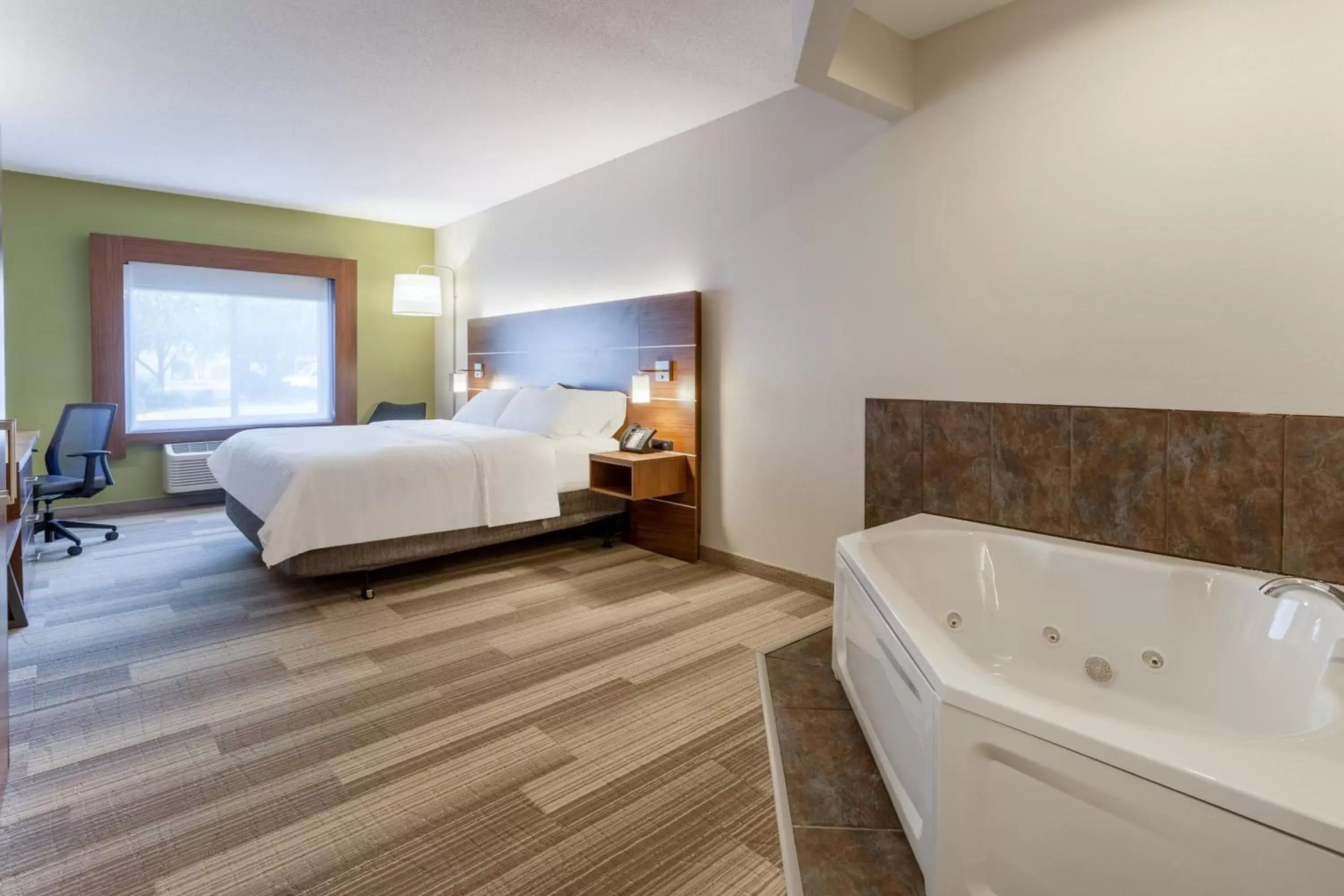 King Suite with Spa Bath in Holiday Inn Express Hotel & Suites Burlington by IHG King Suite with Spa Bath in Holiday Inn Express Hotel & Suites Burlington by IHG