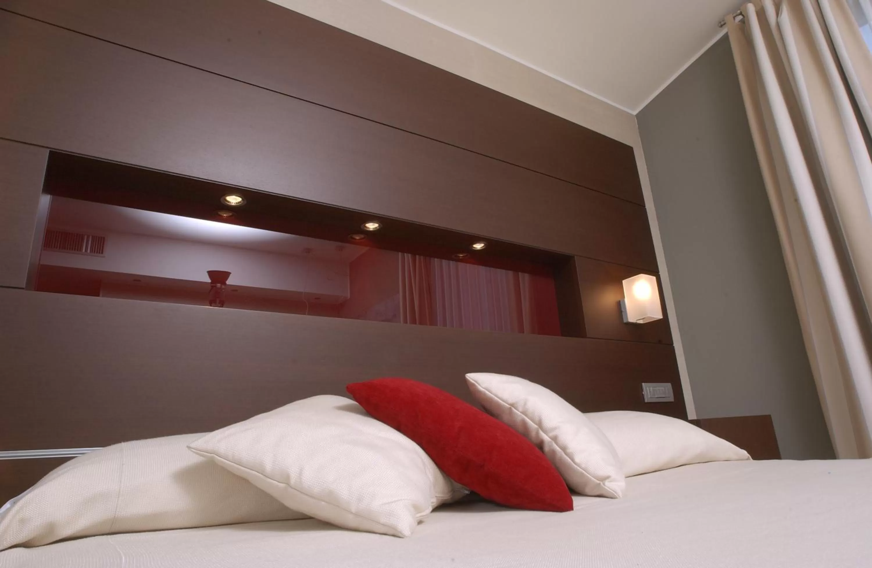 Bed in Inverigo Hotel