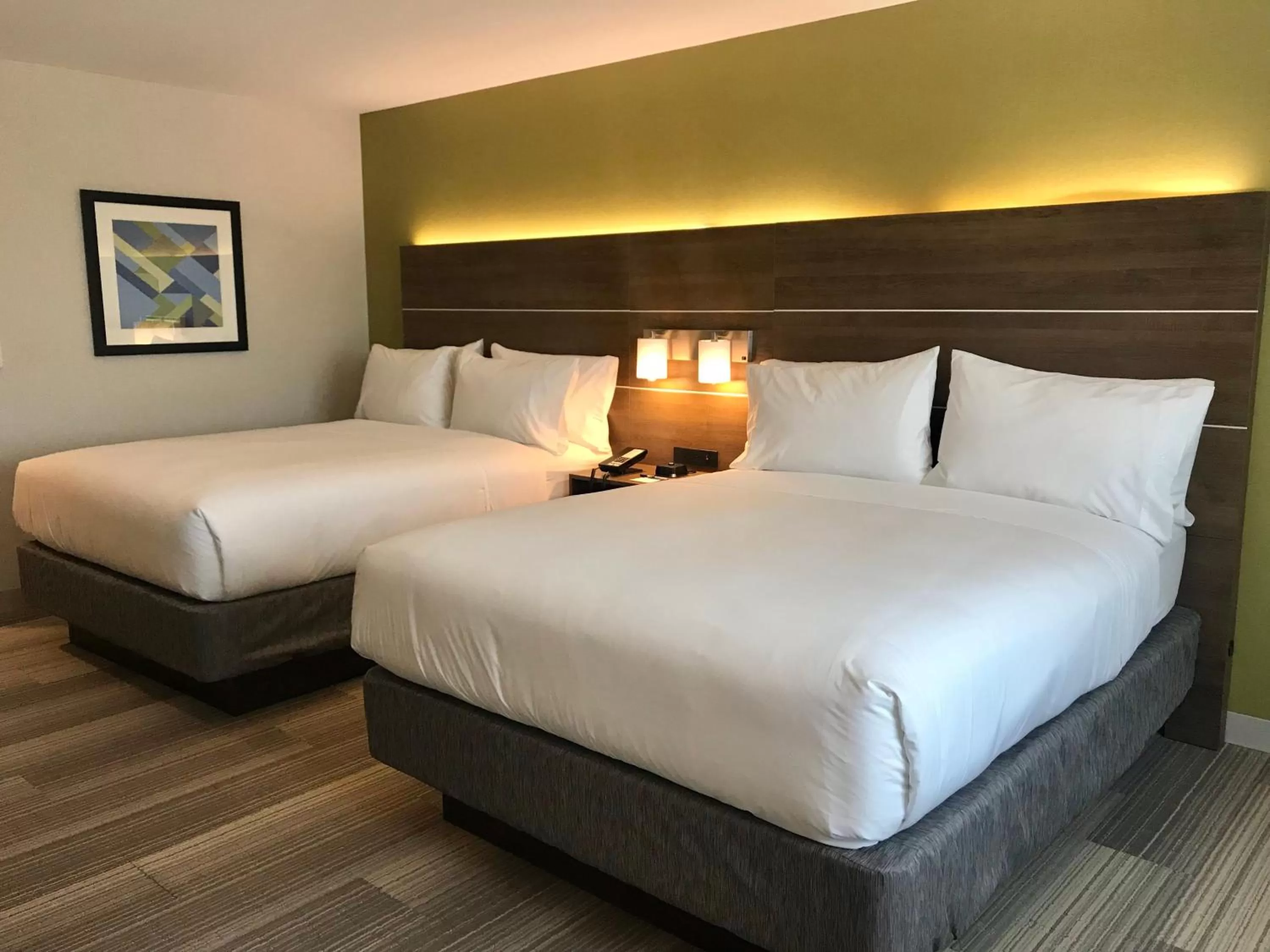 Photo of the whole room, Bed in Holiday Inn Express & Suites Pasadena - Los Angeles by IHG