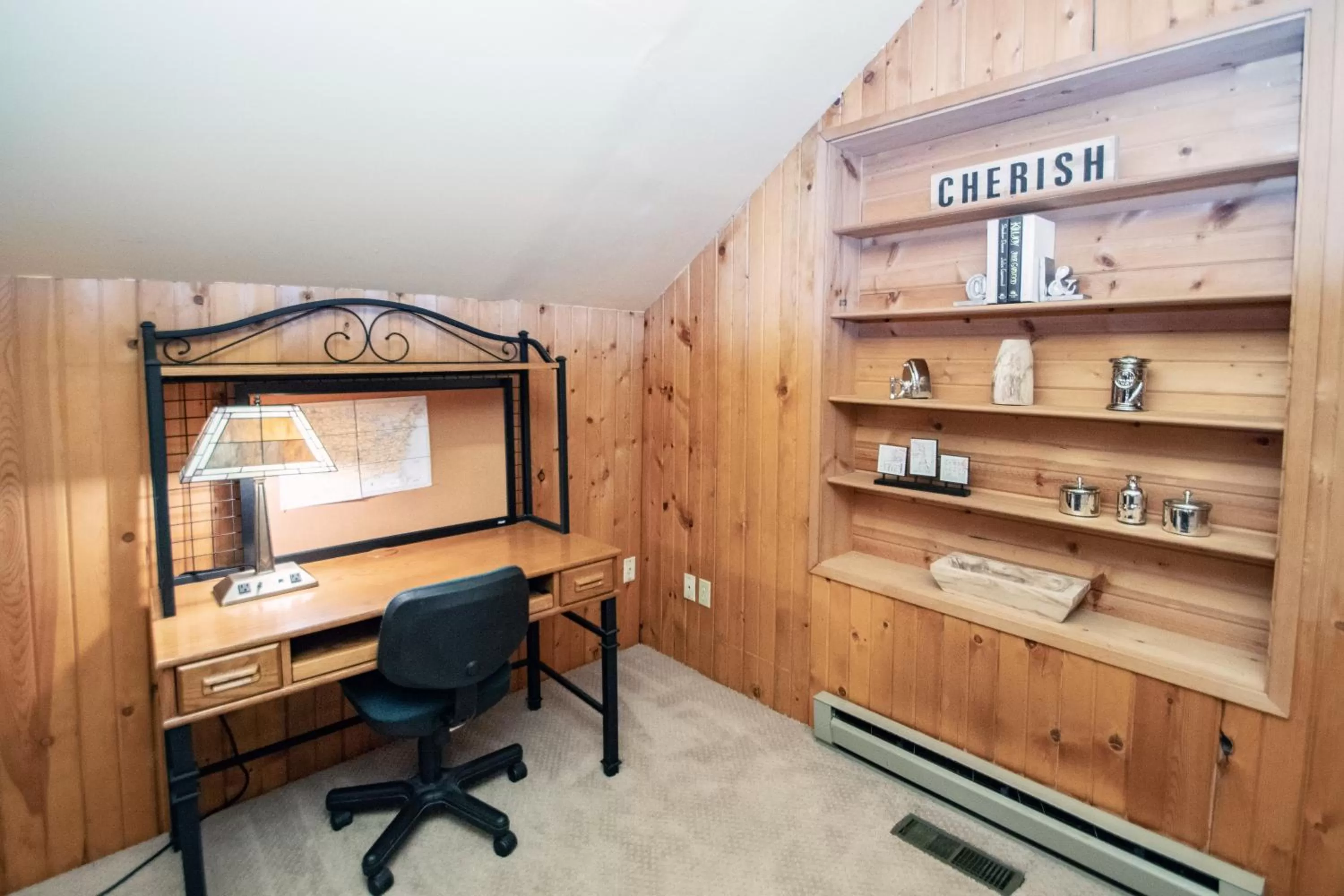 Business facilities in Looking Glass Inn