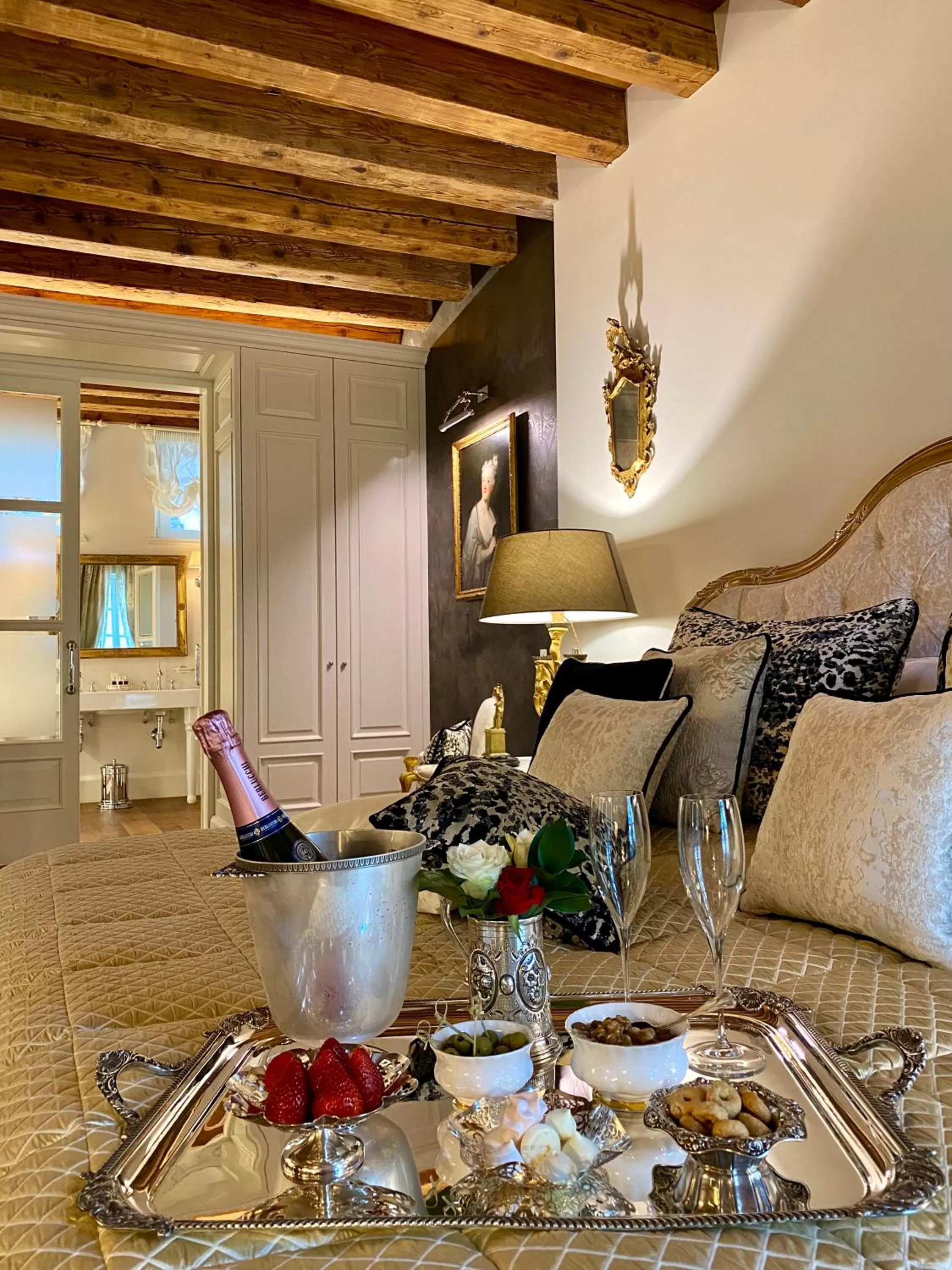 Food and drinks in Antica Dimora Desenzano