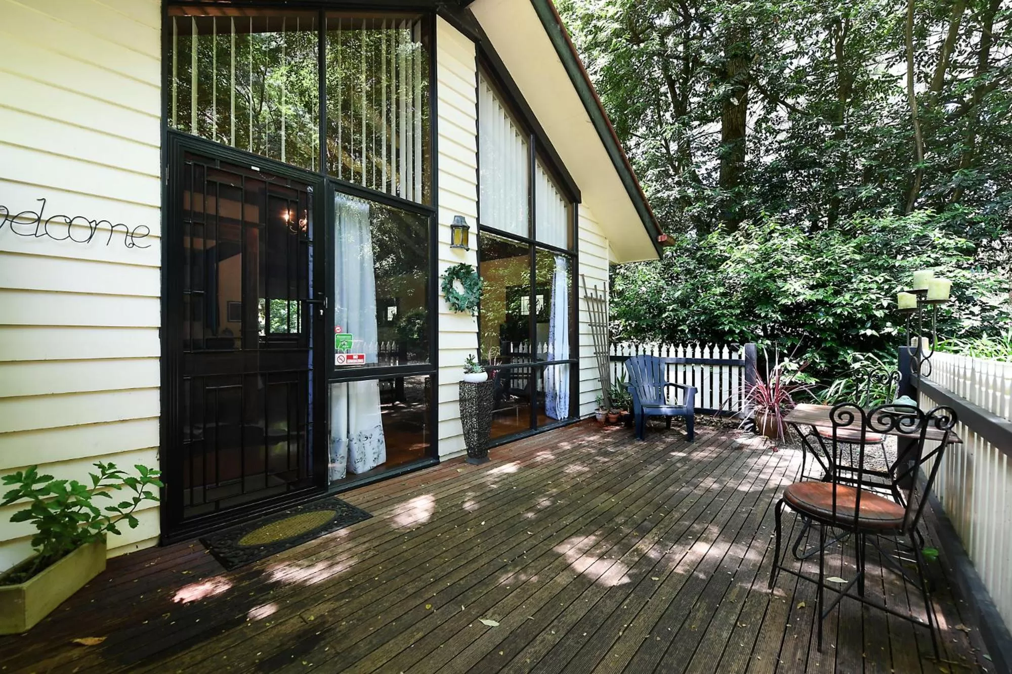 Property building in Cambridge Cottages