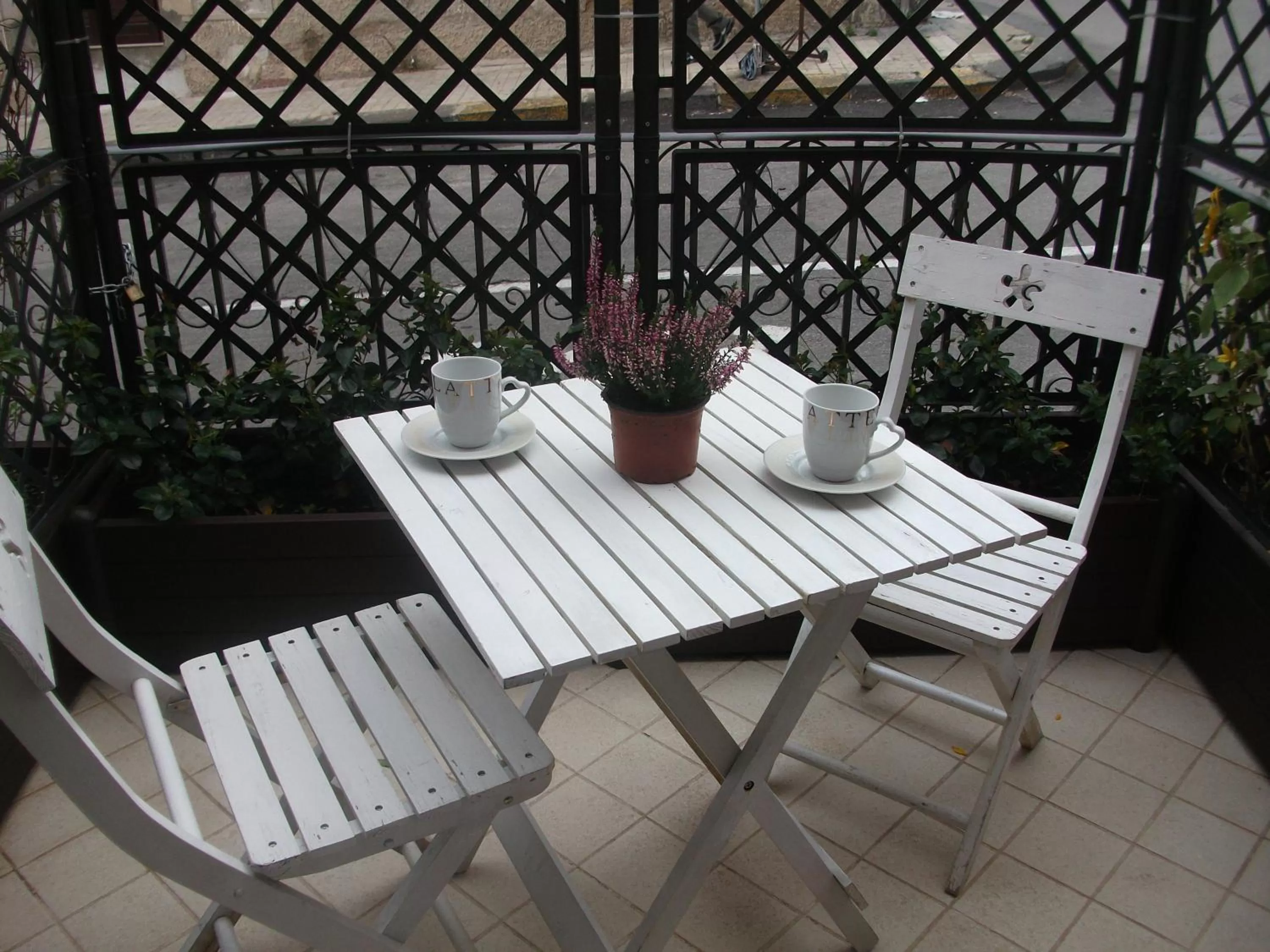 Patio in Lakkios charming suites and rooms