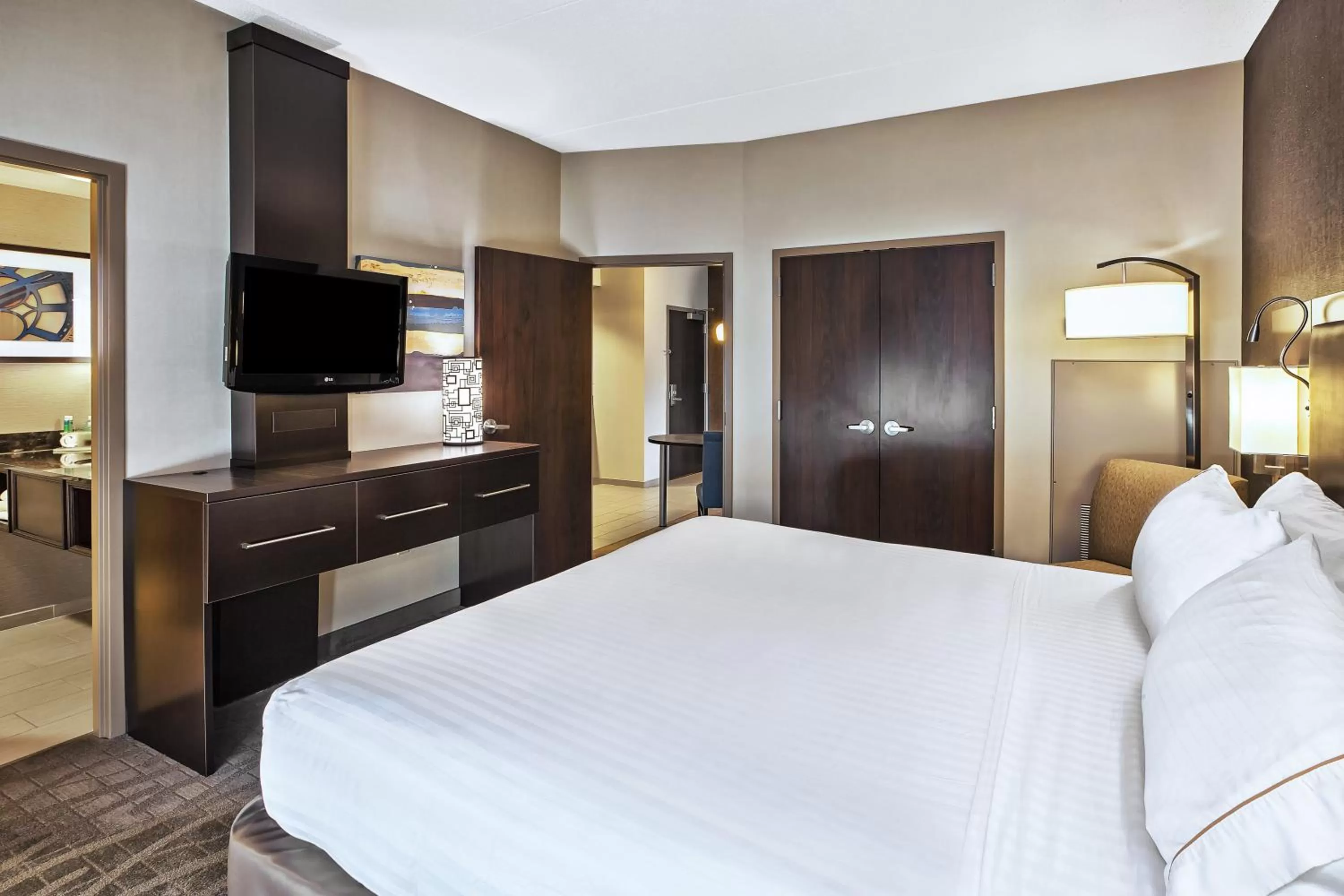 Photo of the whole room, Bed in Holiday Inn Express & Suites Dayton South - I-675 by IHG