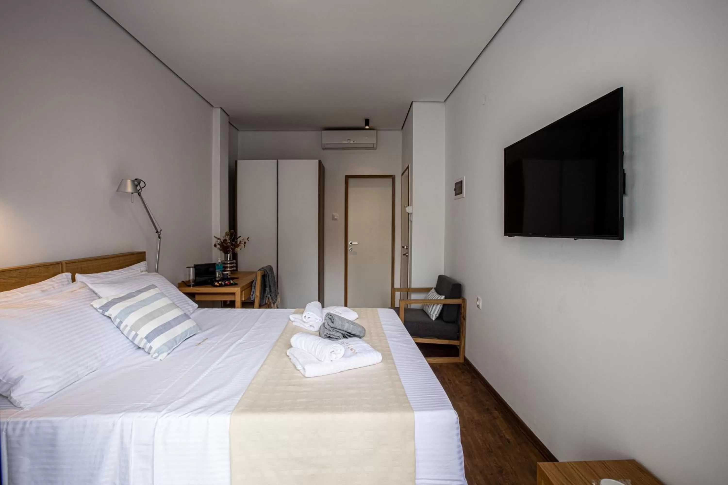 Bed in Saint George Boutique Rooms