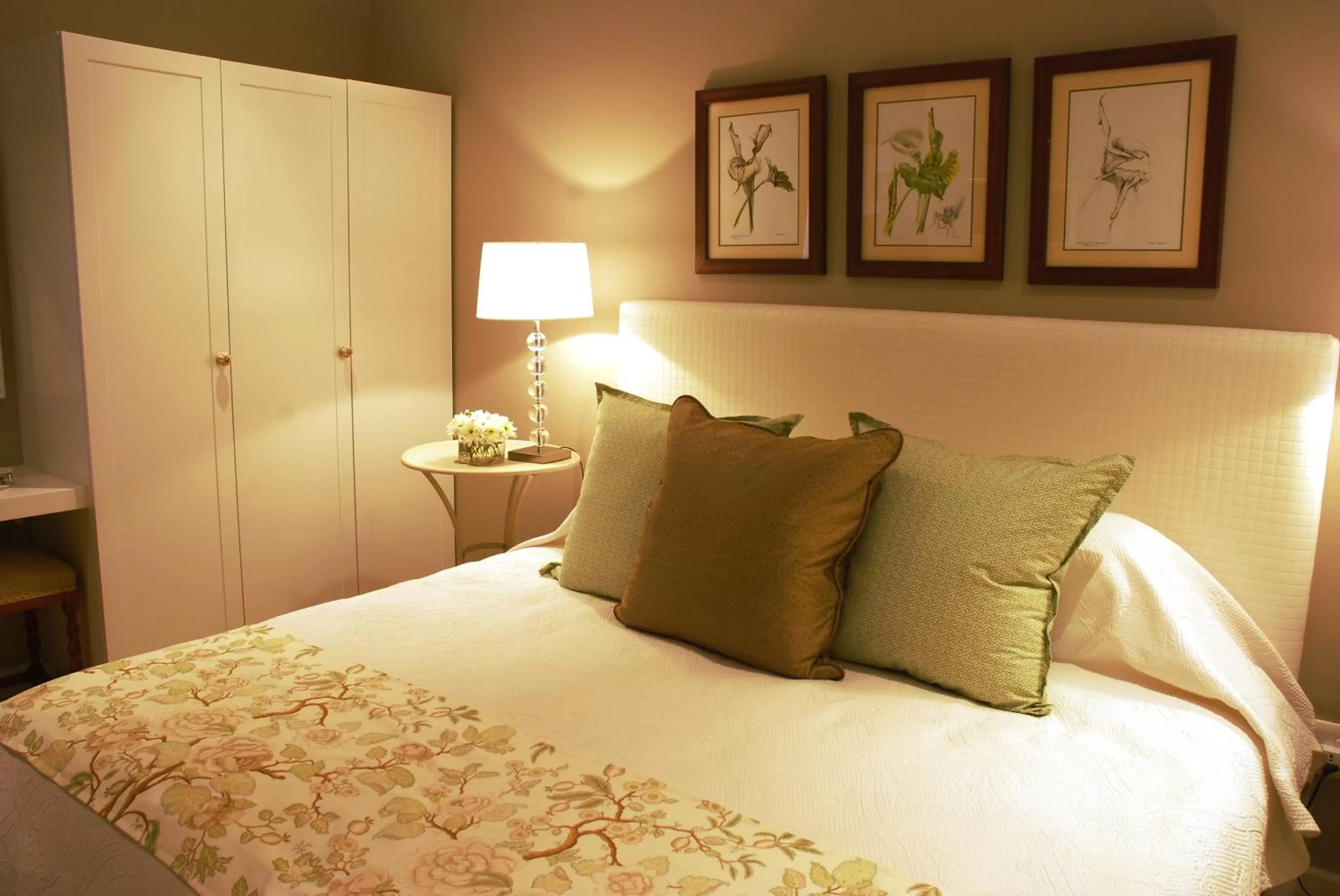 Bed in Sneezewood Farm Bed&Breakfast and Self-Catering Cottage