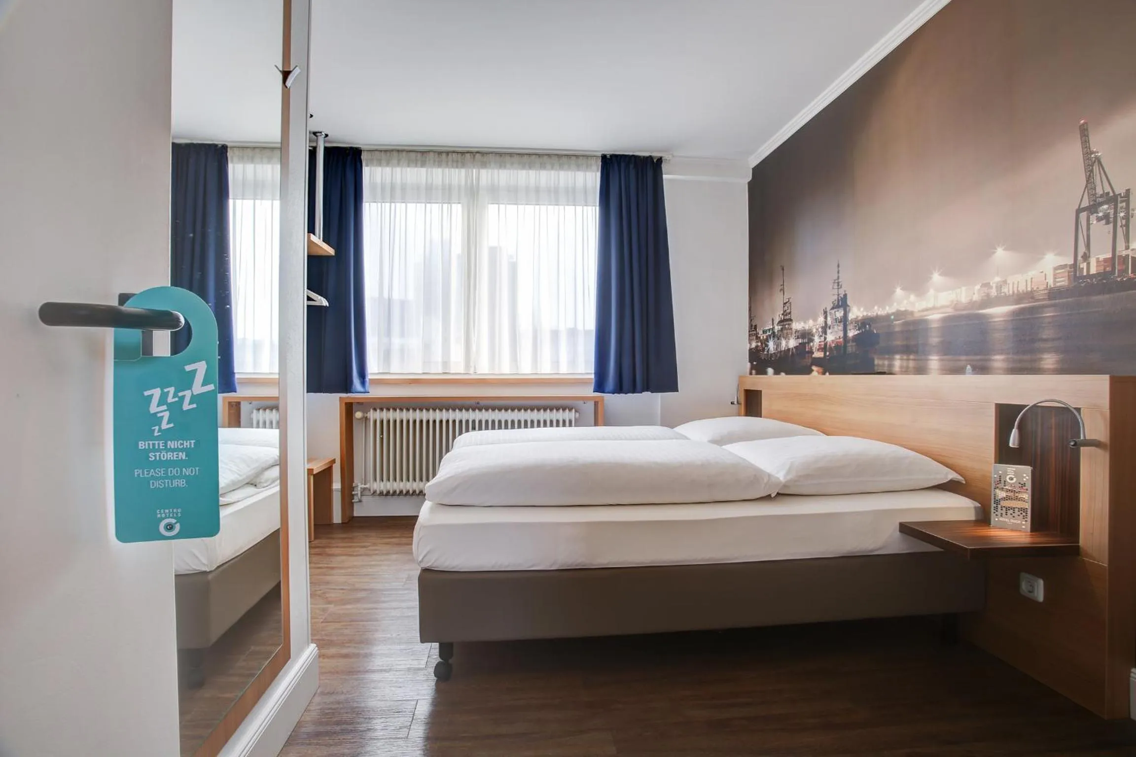 Photo of the whole room, Bed in Hotel Keese Hamburg