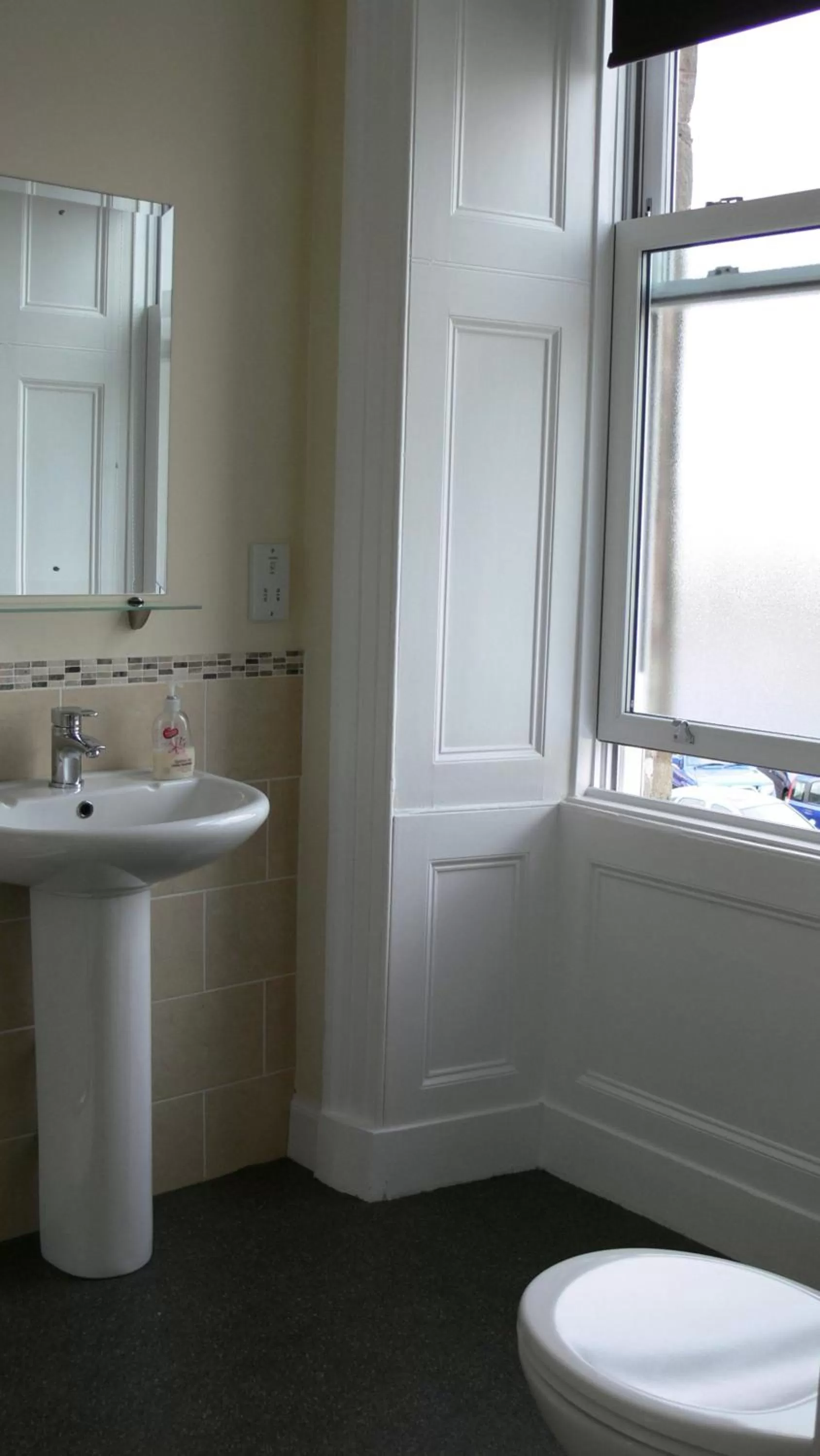 Toilet in The Home Arms Guesthouse