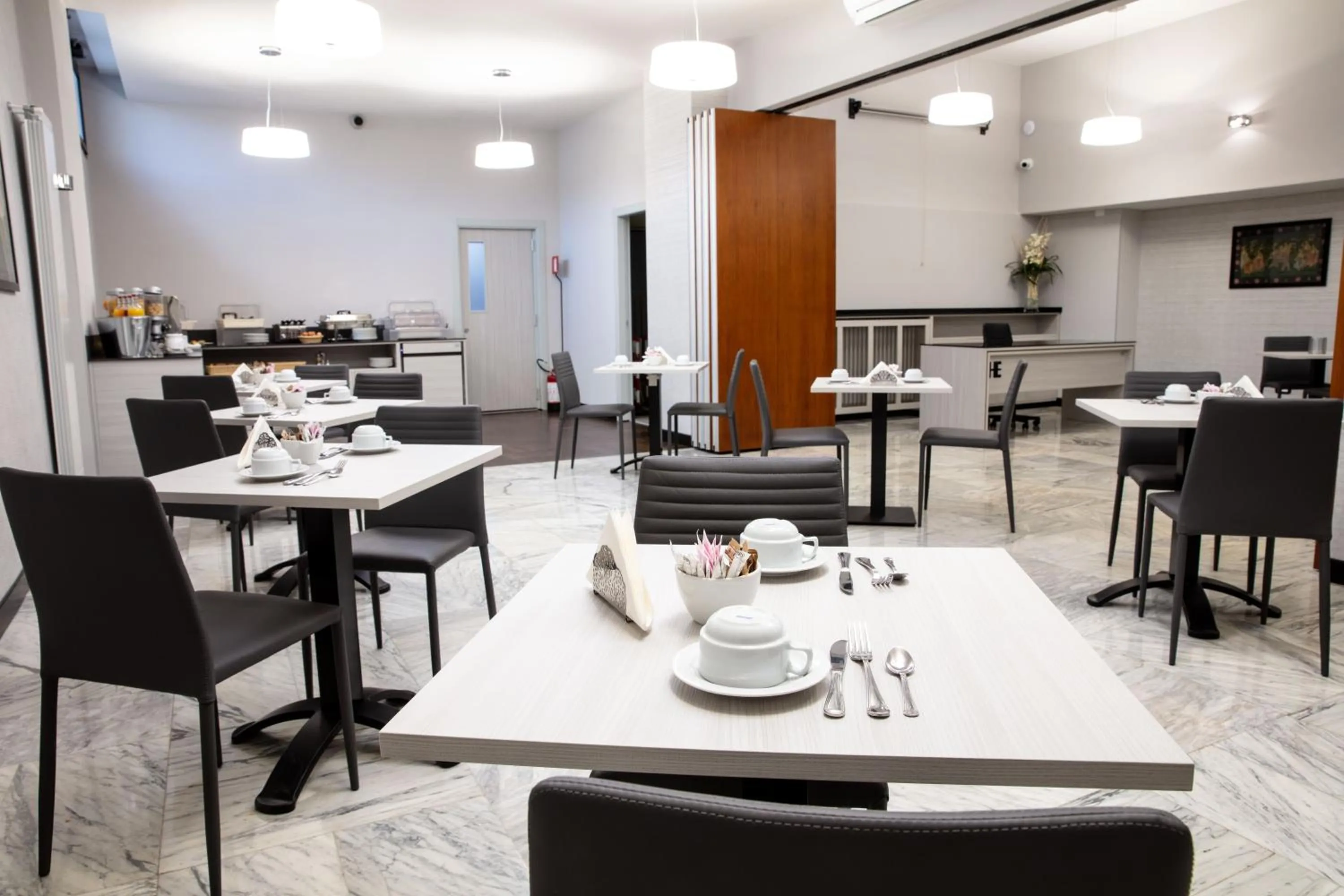 Restaurant/places to eat in Hotel Esperia