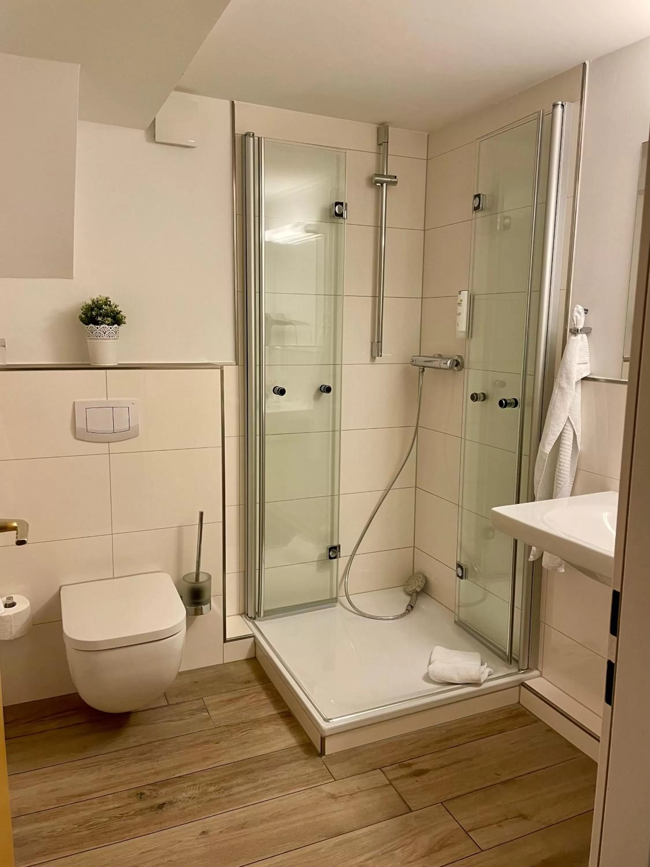 Bathroom in Gasthof Scharfe Kurve