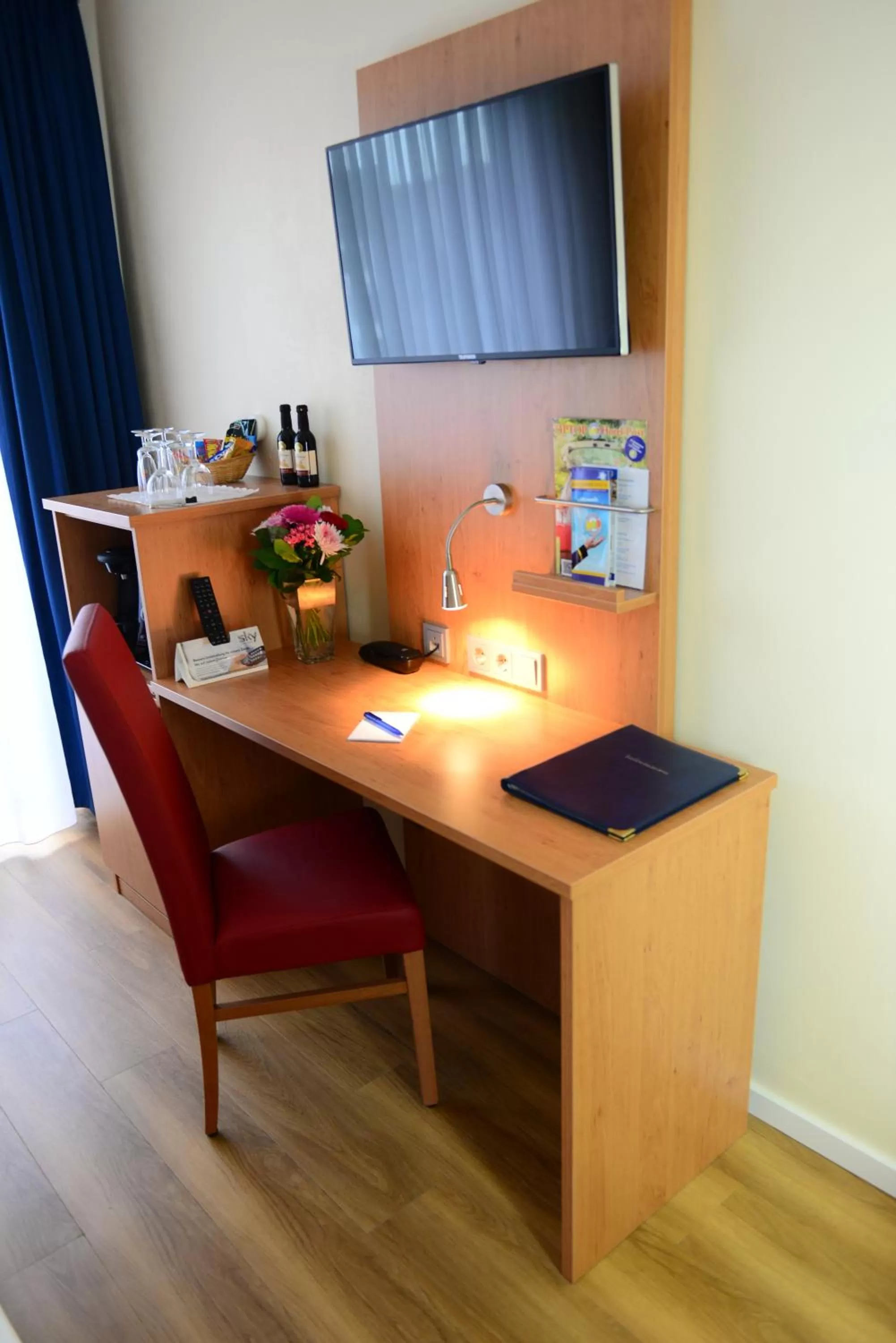 Photo of the whole room in Hotel National Düsseldorf (Superior)