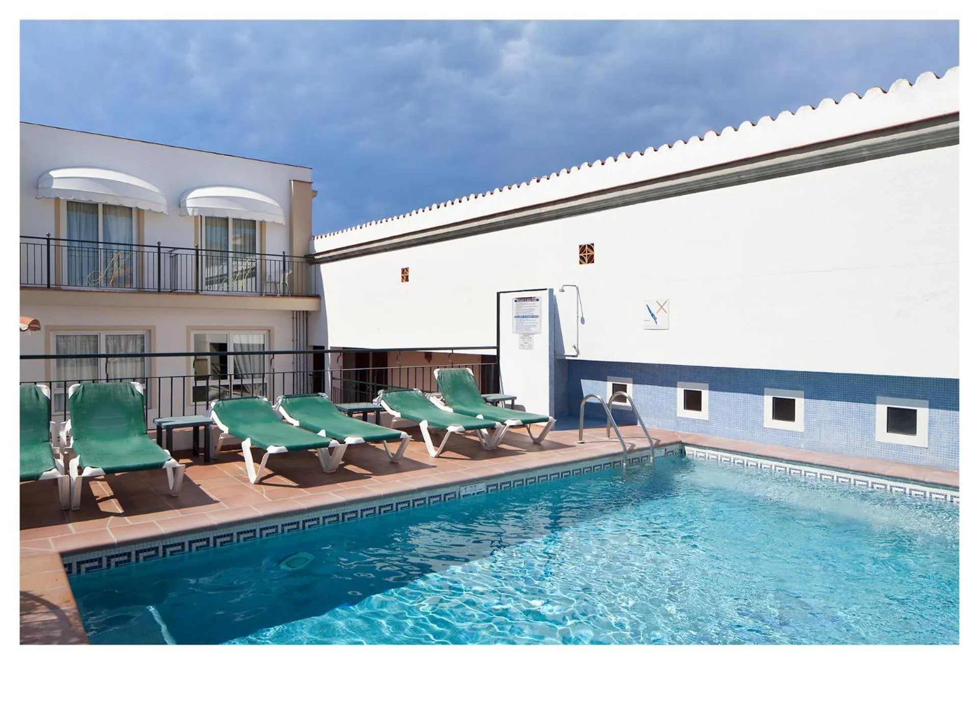 Pool view in Hotel Ninays