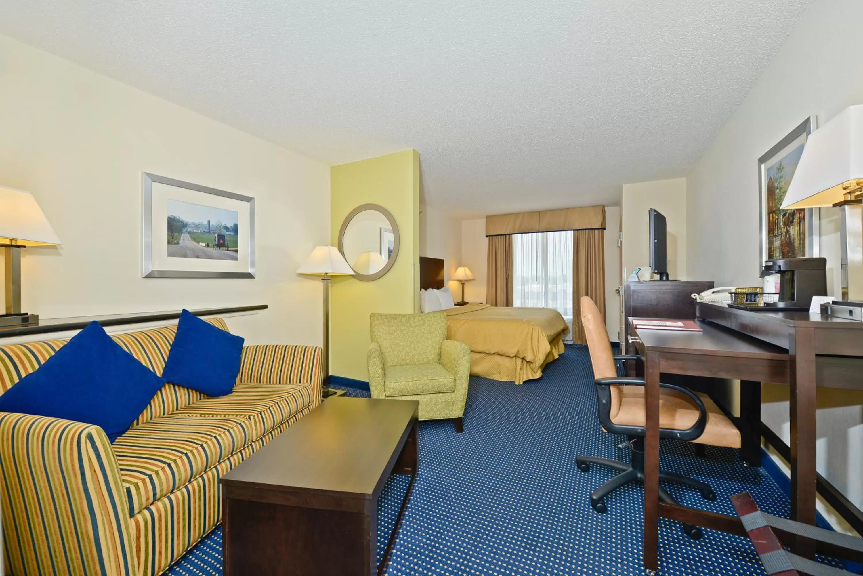 King Suite - Non-Smoking in Comfort Suites Lancaster Amish Country