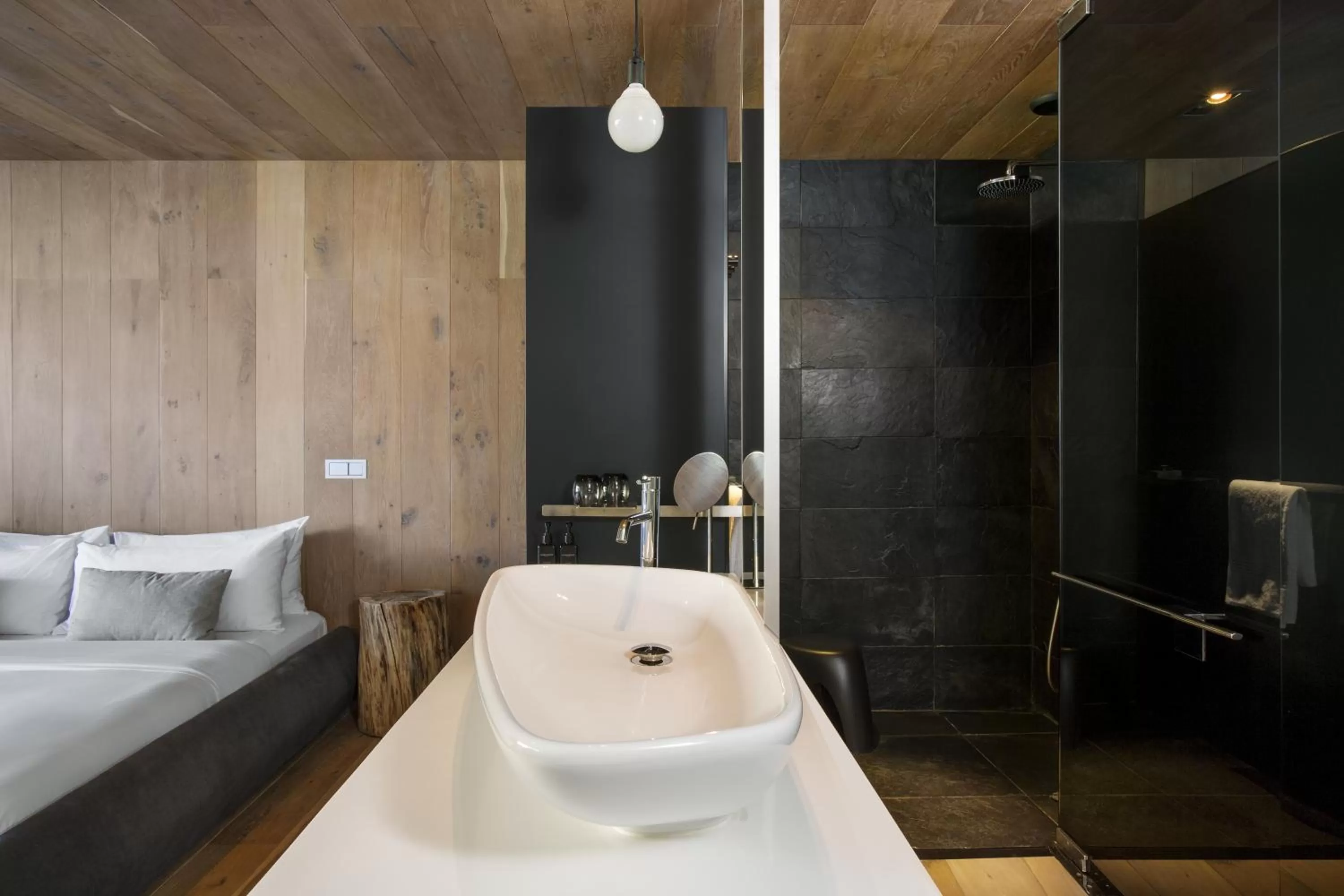 Bathroom, Bed in POD Camps Bay by The Oyster Collection