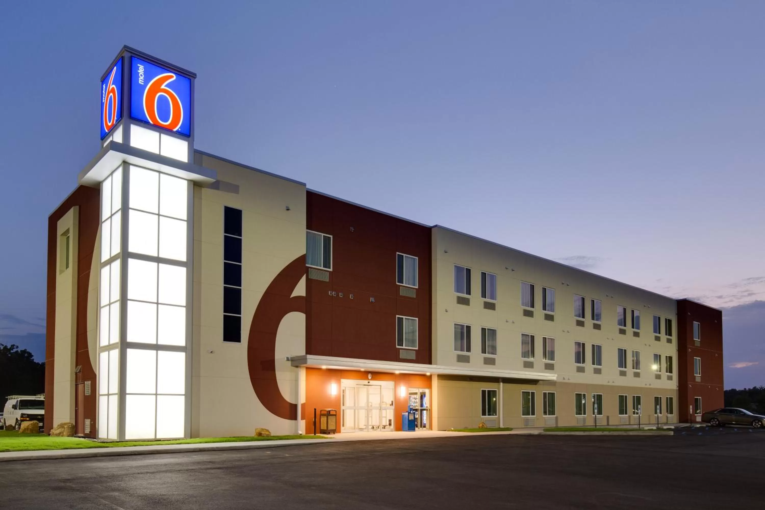 Facade/entrance in Motel 6 Poplar Bluff, MO