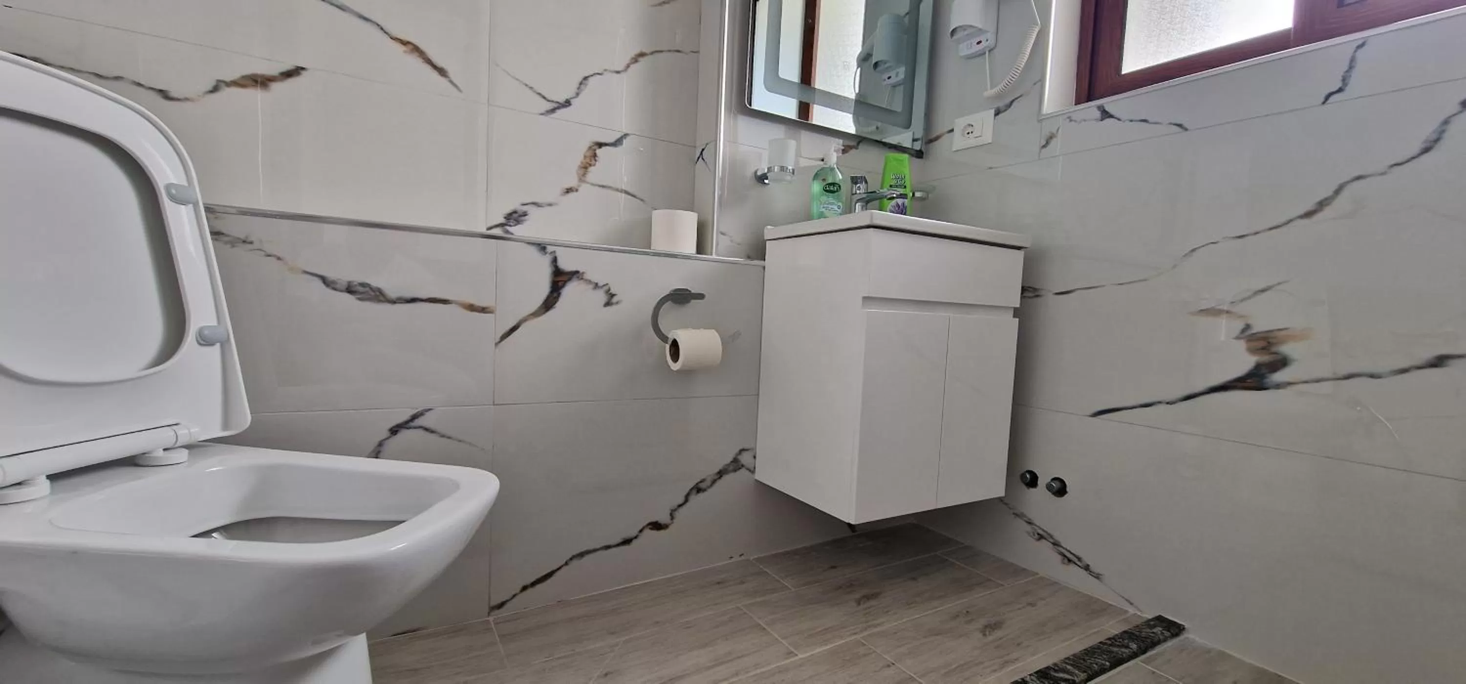 Shower, Bathroom in Hotel Baci