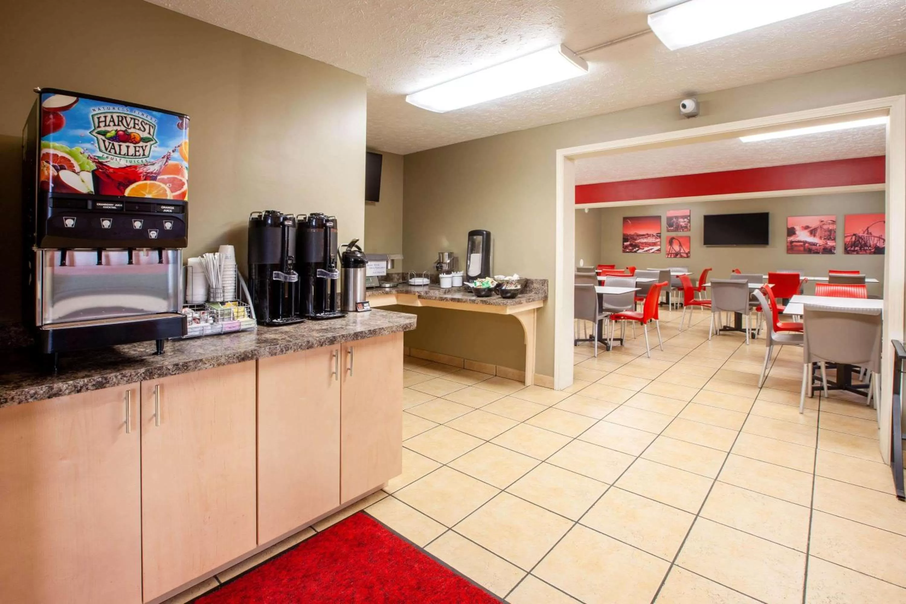 Restaurant/places to eat in Super 8 by Wyndham Sandusky