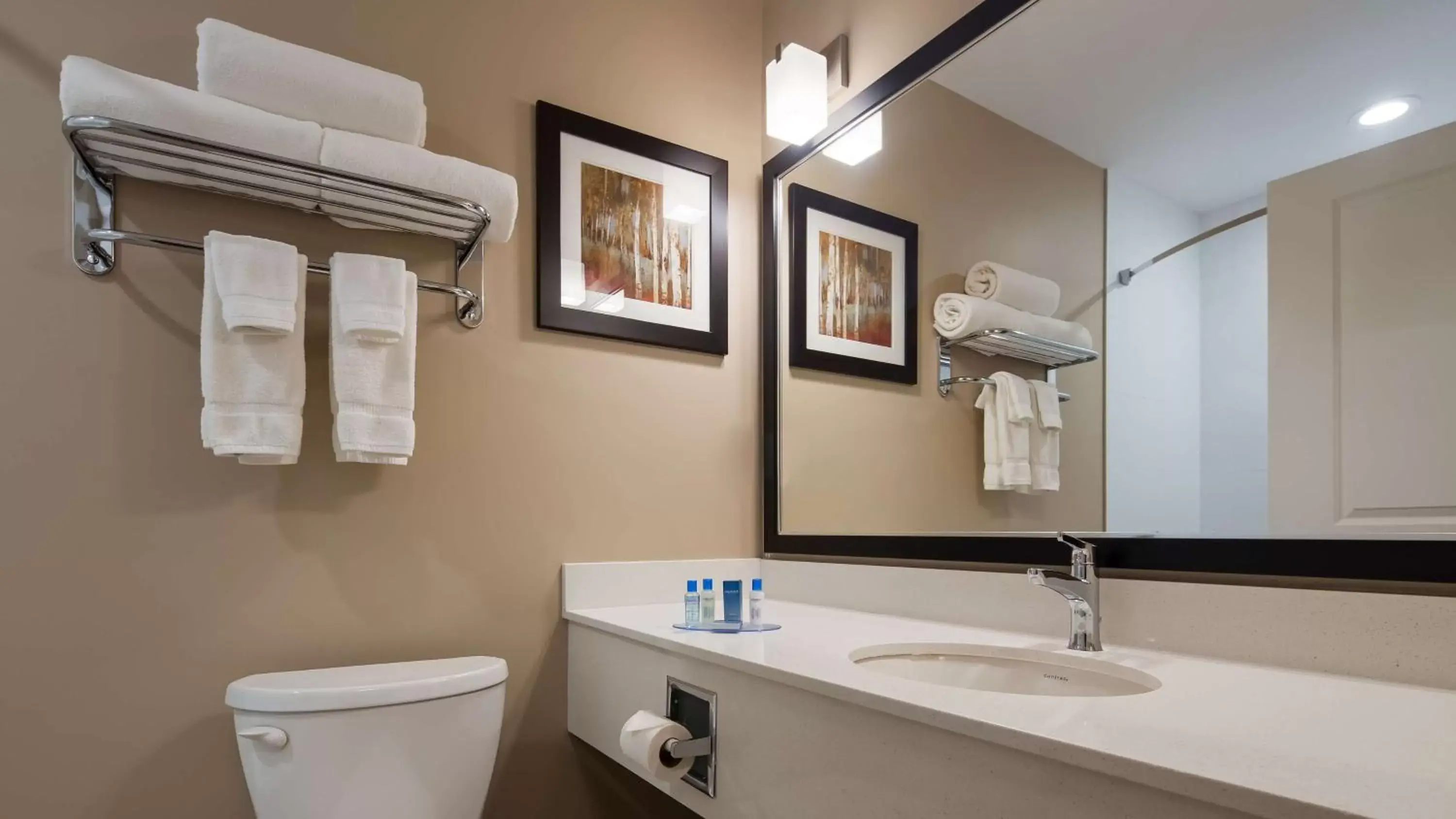 King Room with Spa Bath - Non-Smoking in Best Western Plus Merritt Hotel King Room with Spa Bath - Non-Smoking in Best Western Plus Merritt Hotel